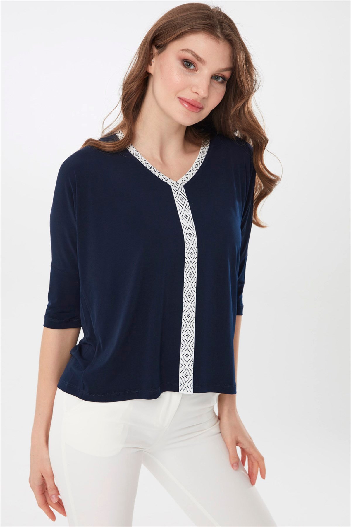 21721Kadın Önü Taş İşlemeli Truvakar Kol Bluz Laci