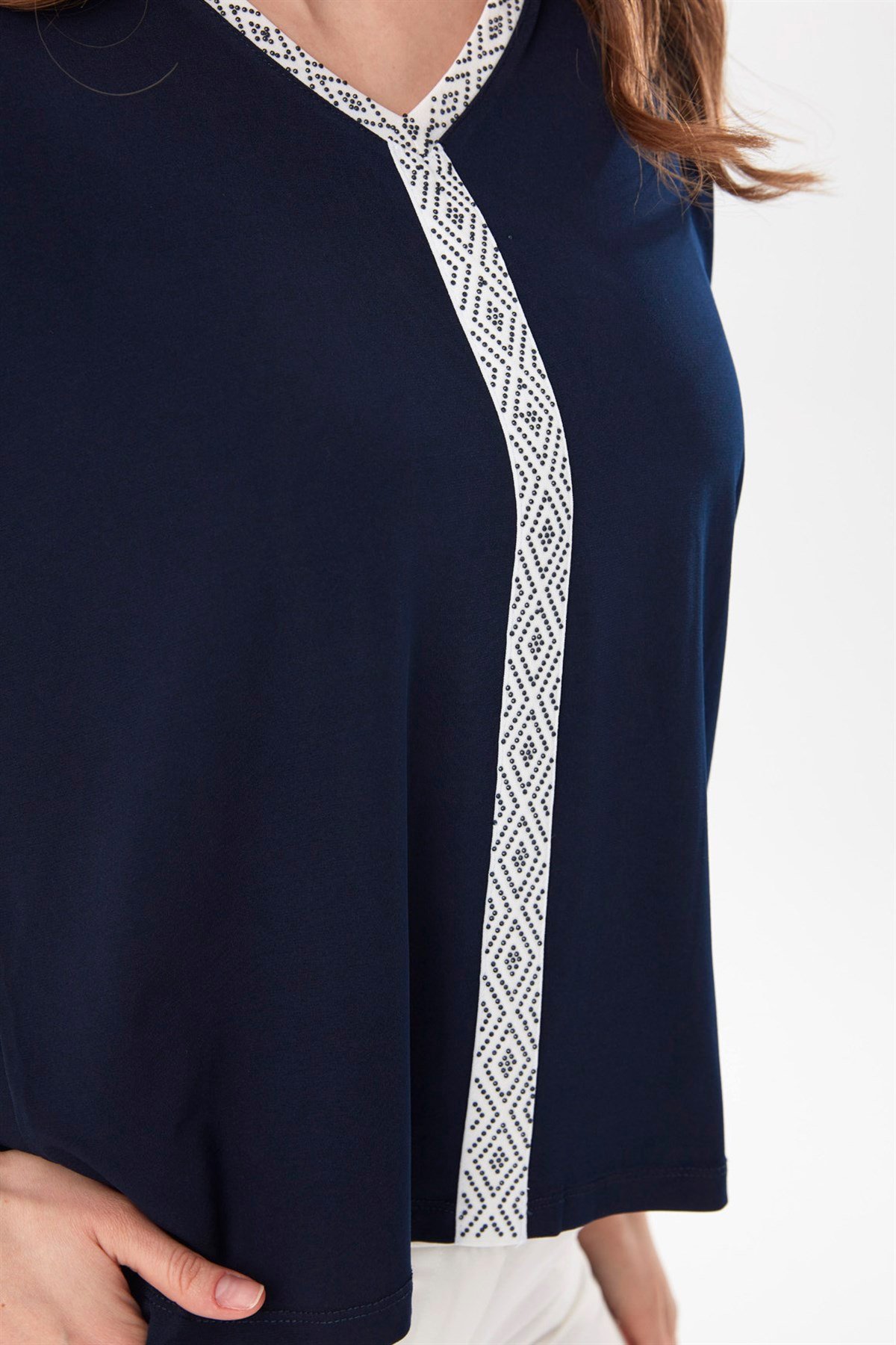 21721Kadın Önü Taş İşlemeli Truvakar Kol Bluz Laci