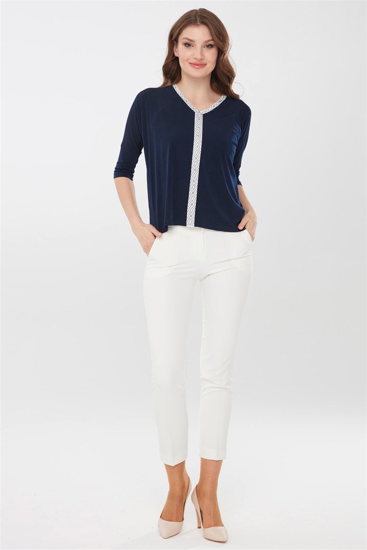 21721Kadın Önü Taş İşlemeli Truvakar Kol Bluz Laci