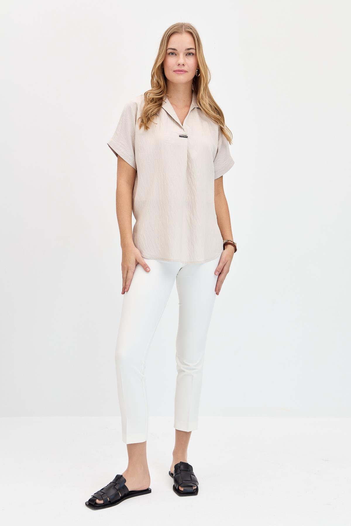 23459Kadın Önü Tokalı Bluz Bej