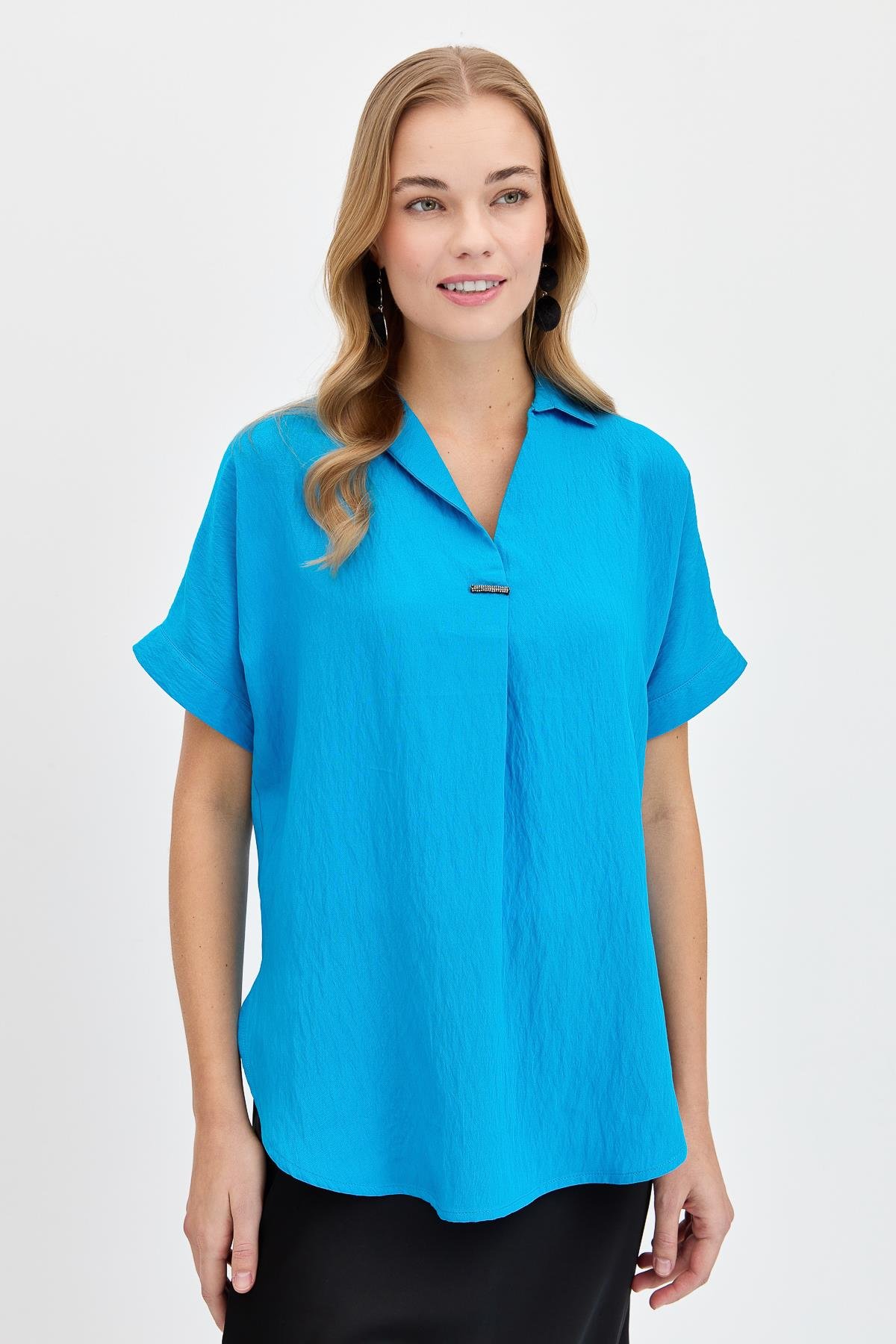 23459Kadın Önü Tokalı Bluz Mavi