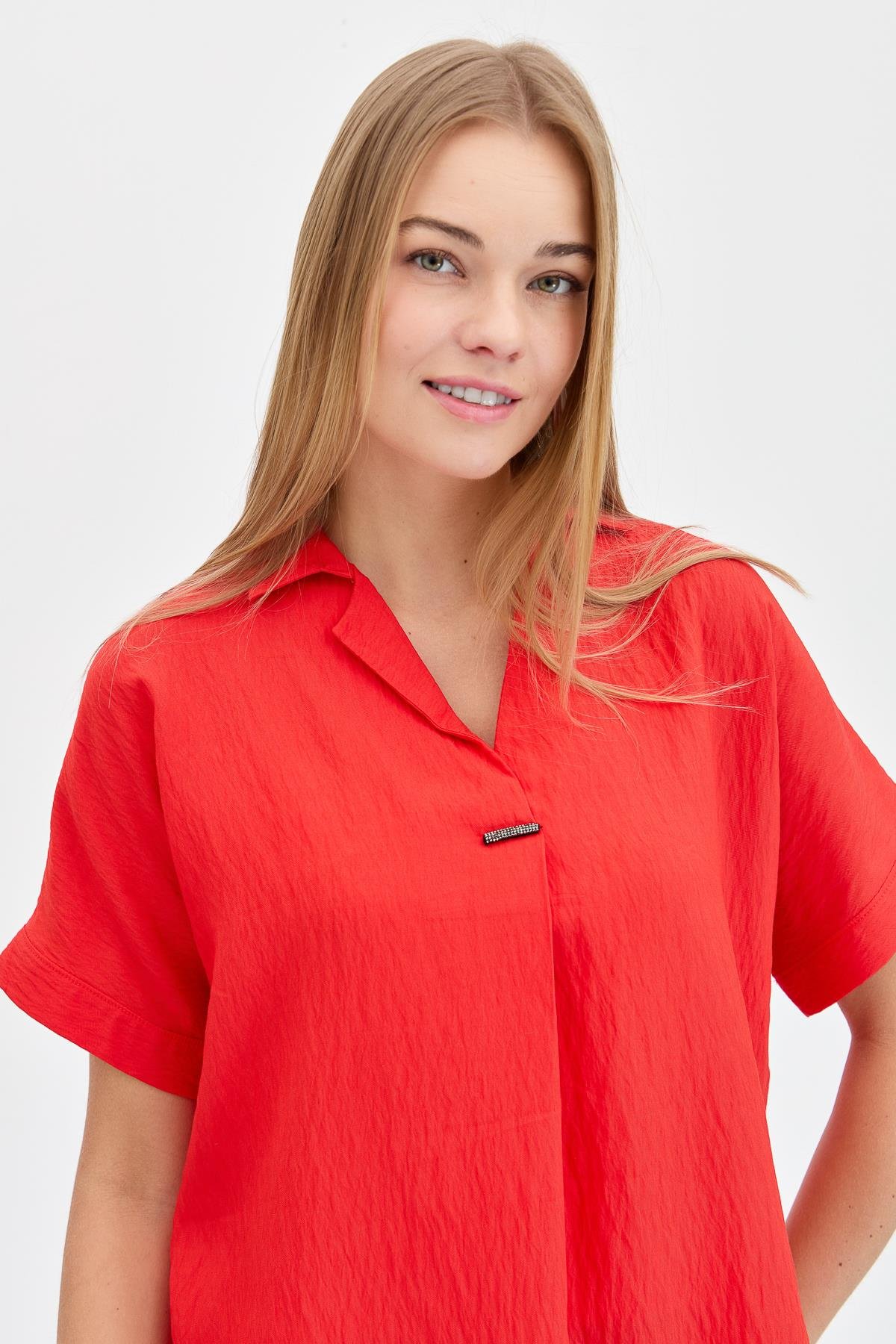 23459Kadın Önü Tokalı Bluz Mercan