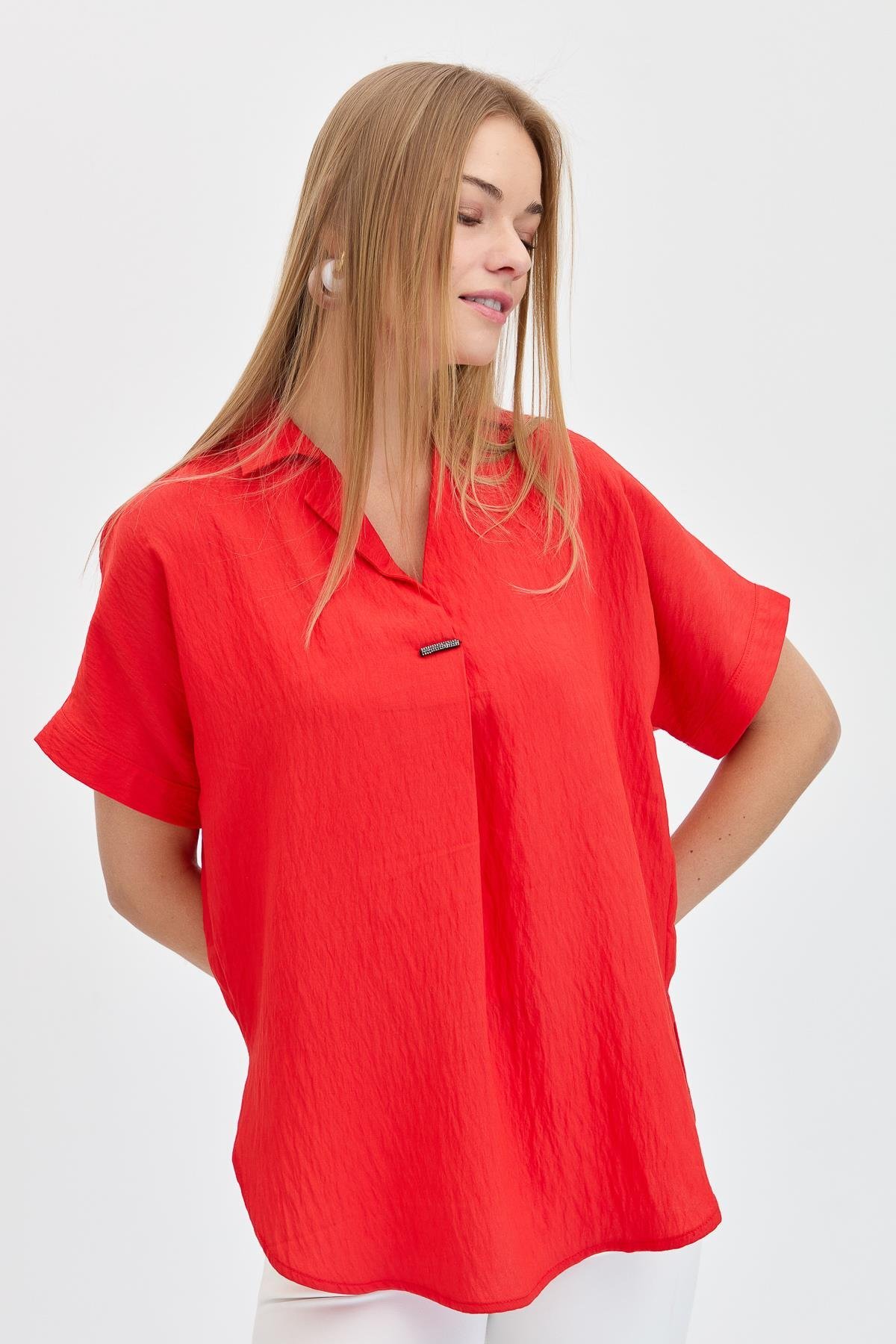 23459Kadın Önü Tokalı Bluz Mercan