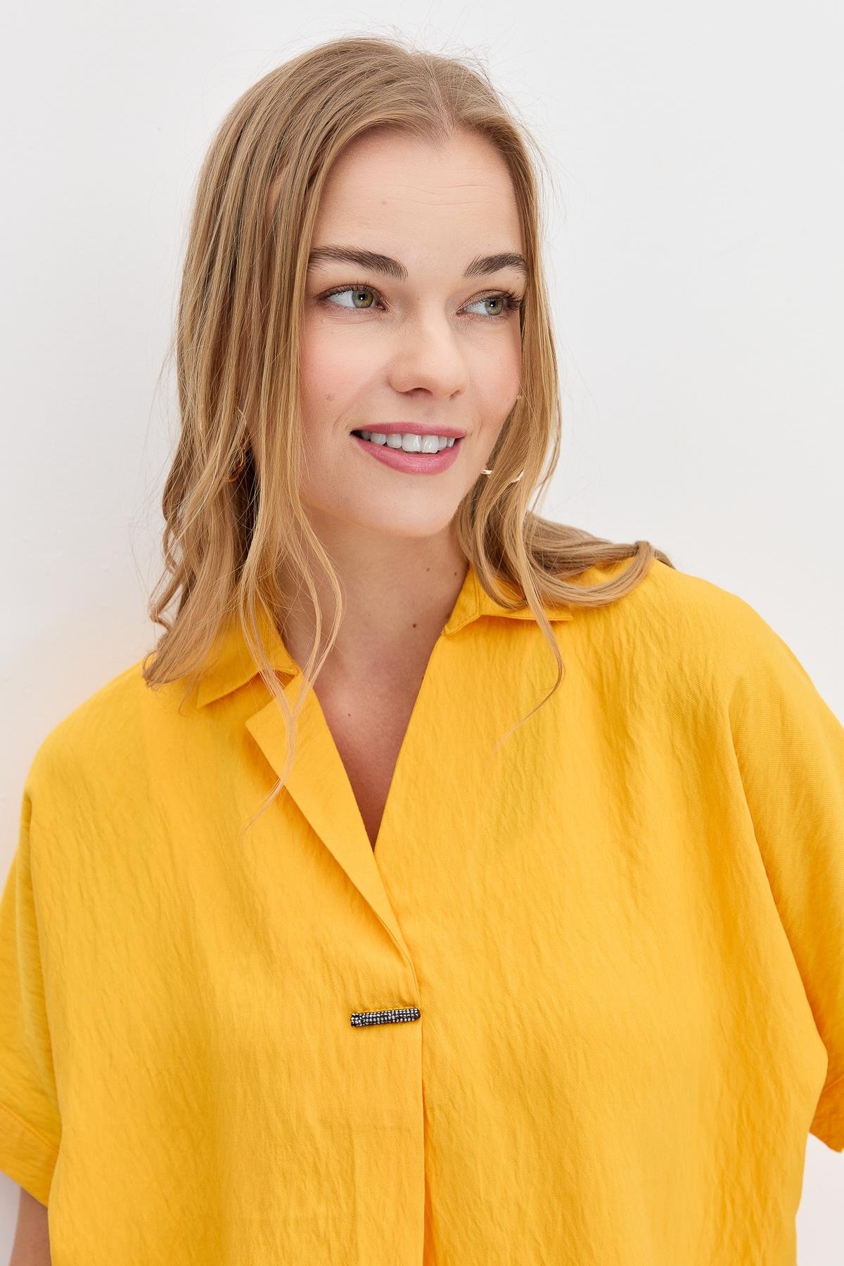 23459Kadın Önü Tokalı Bluz Sarı