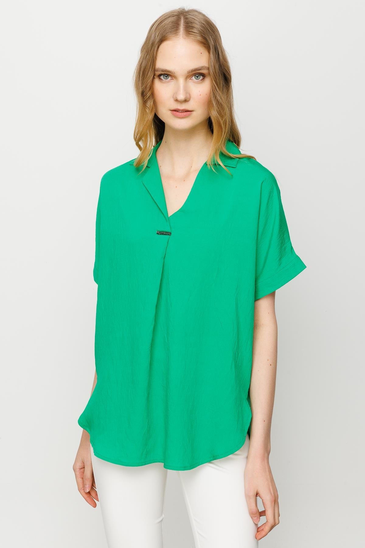 23459Kadın Gömlek Yaka Tokalı Penye T-shirt Yeşil
