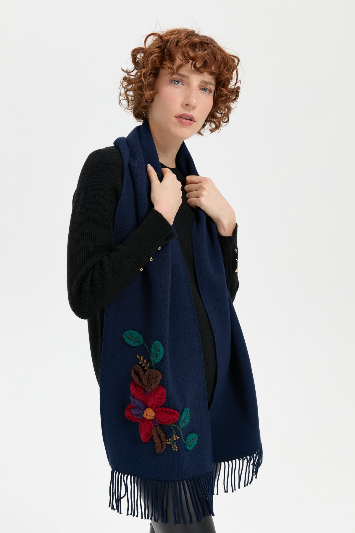 24072Kadın Örgü Çiçek İşlemeli Püsküllü Kaşkol Lacivert