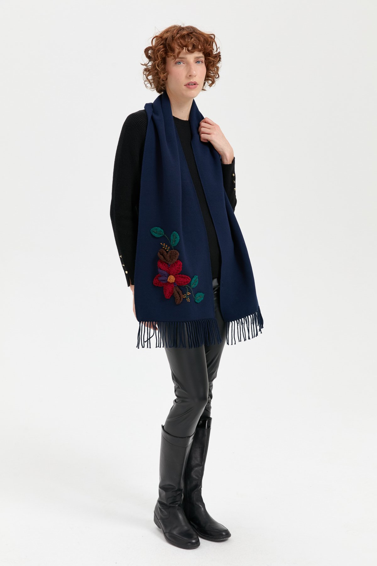 24072Kadın Örgü Çiçek İşlemeli Püsküllü Kaşkol Lacivert