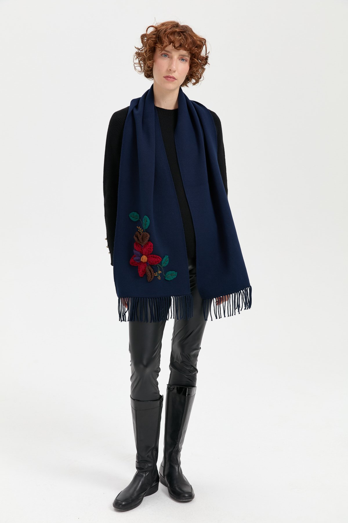 24072Kadın Örgü Çiçek İşlemeli Püsküllü Kaşkol Lacivert