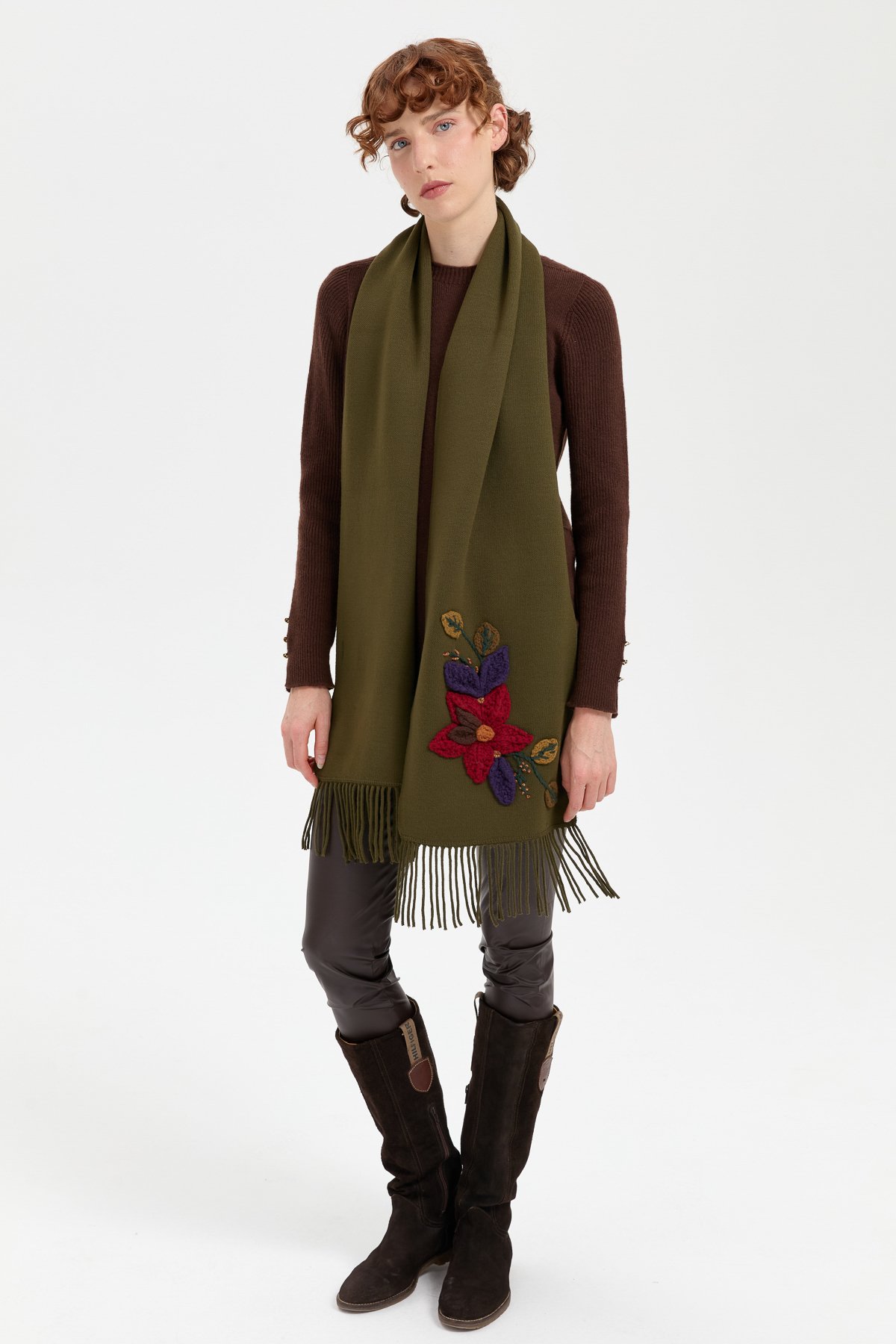 24072Kadın Örgü Çiçek İşlemeli Püsküllü Kaşkol Haki