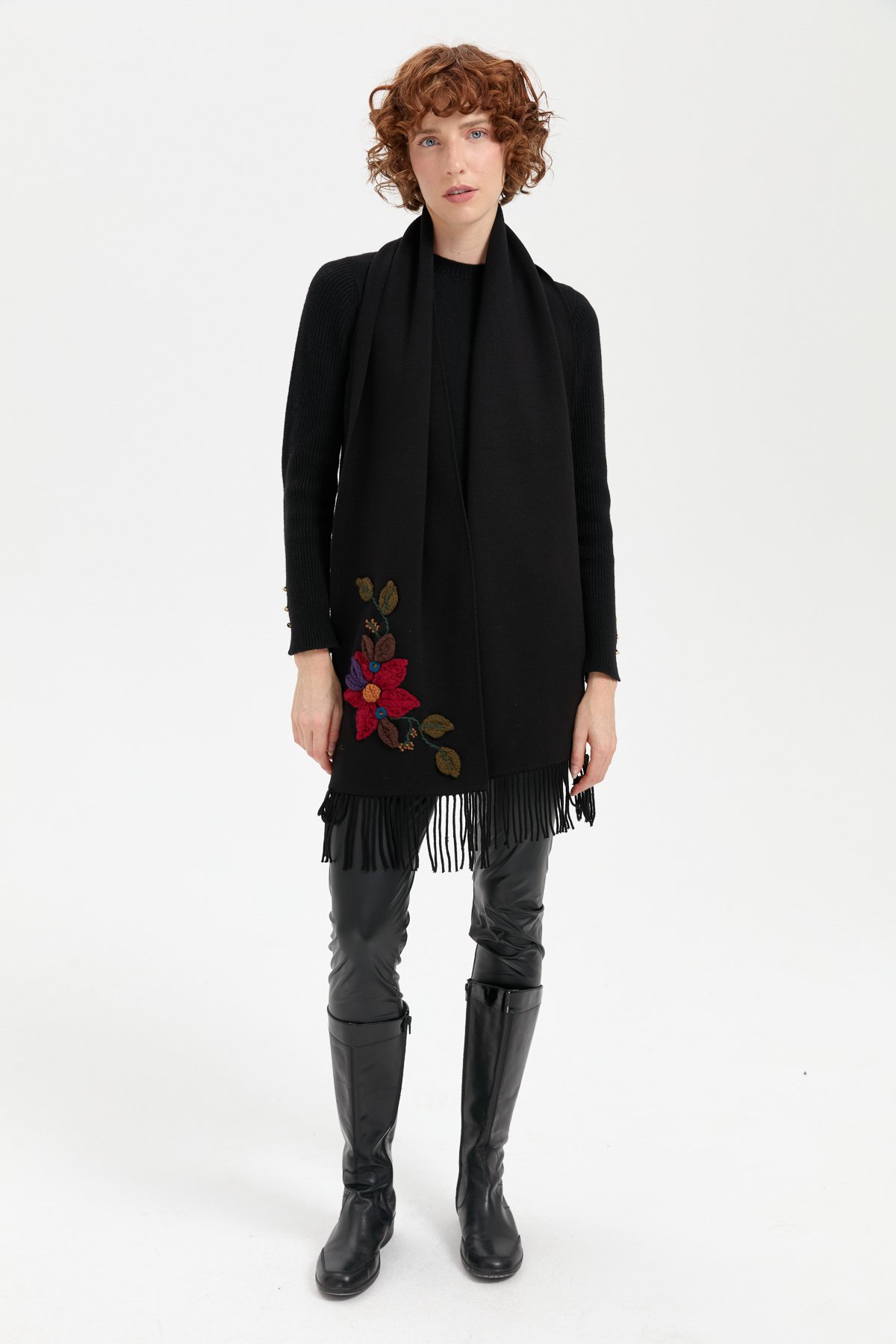 24072Kadın Örgü Çiçek İşlemeli Püsküllü Kaşkol Siyah