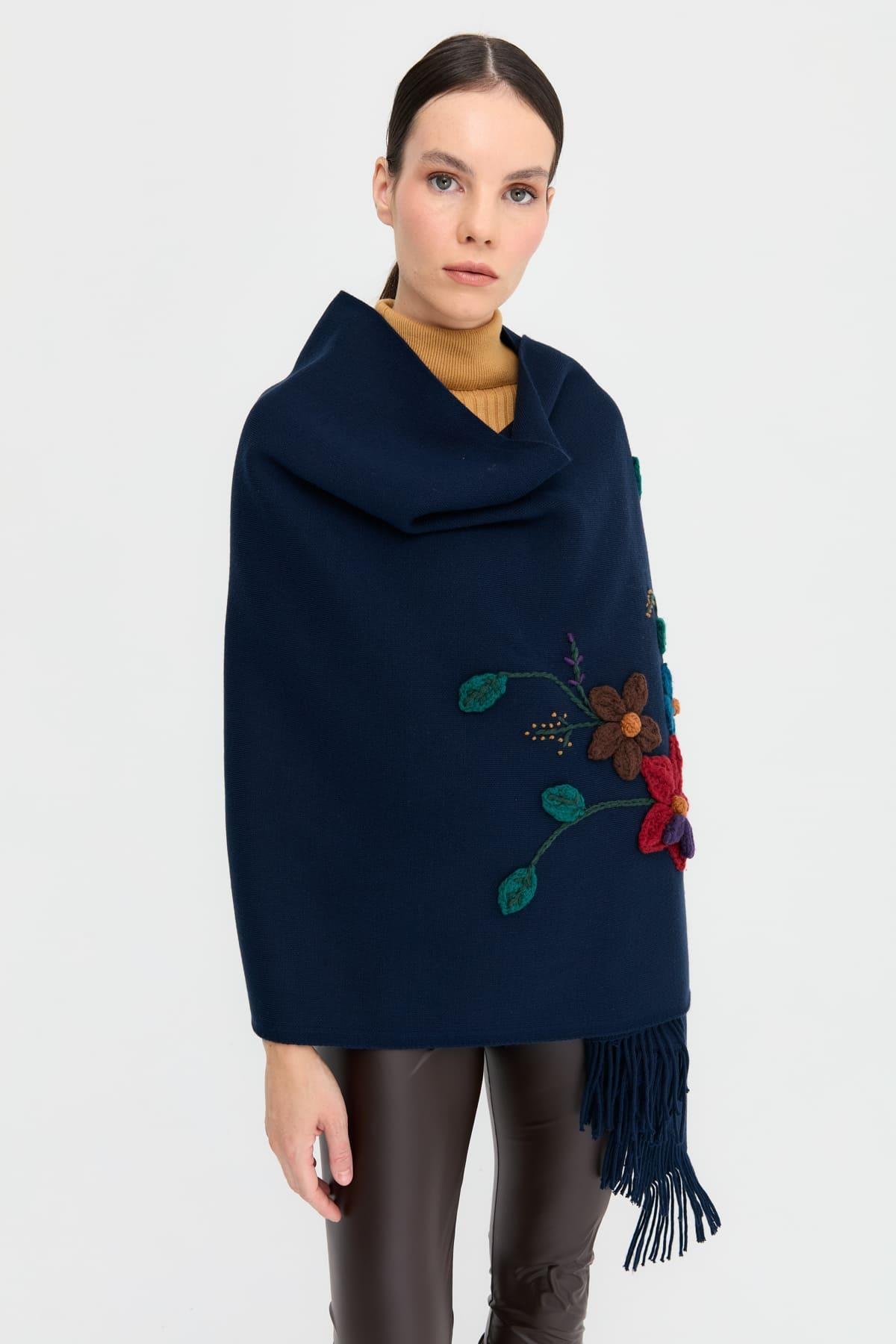 24073Kadın Örgü Çiçek İşlemeli Püsküllü Şal Lacivert
