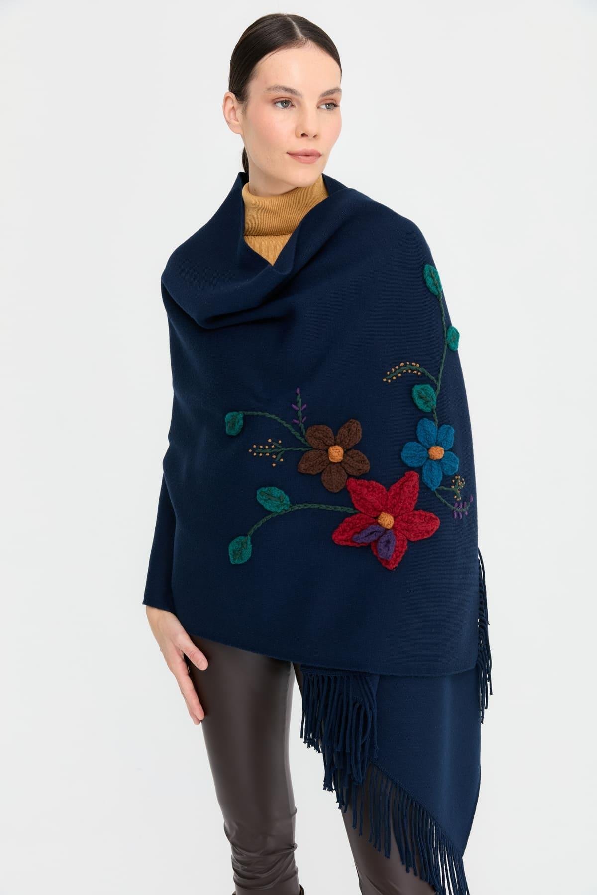 24073Kadın Örgü Çiçek İşlemeli Püsküllü Şal Lacivert