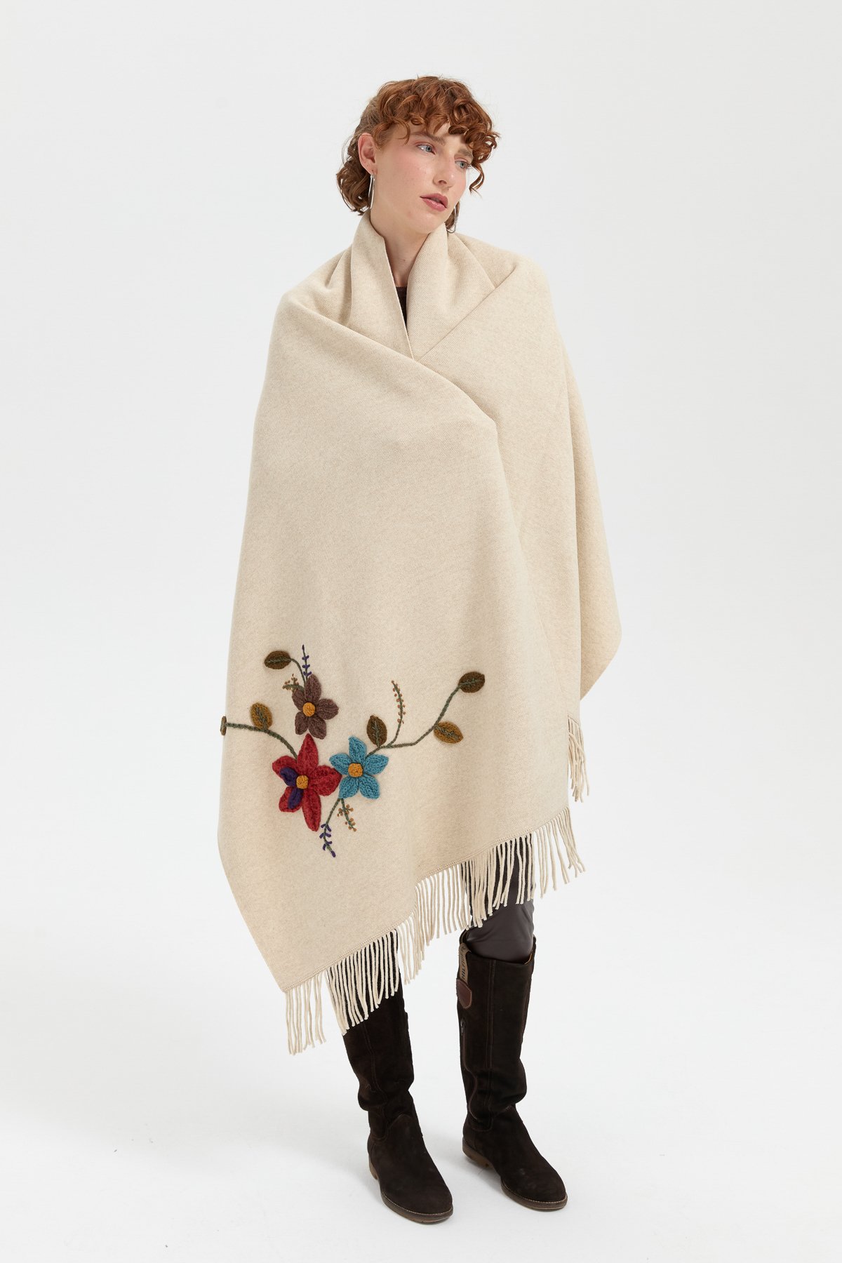 24073Kadın Örgü Çiçek İşlemeli Püsküllü Şal T.Melanj