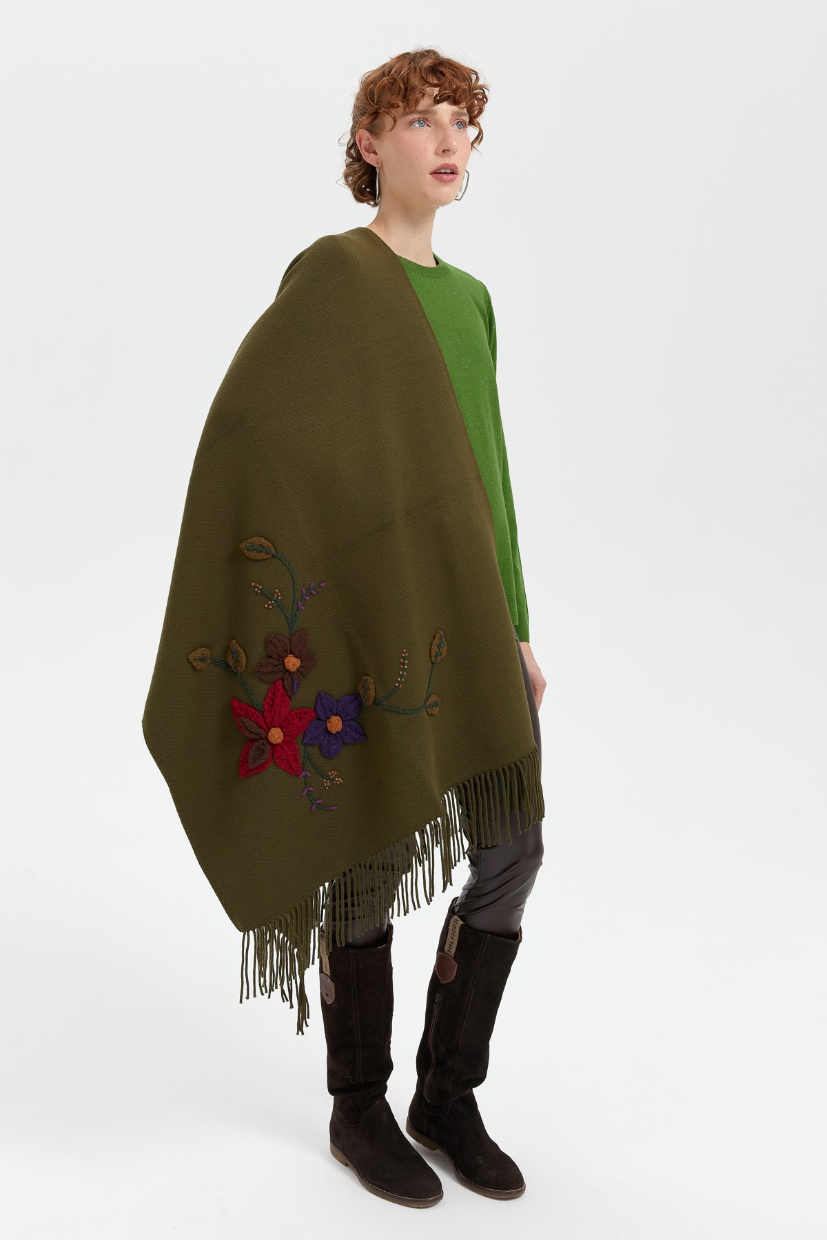 24073Kadın Örgü Çiçek İşlemeli Püsküllü Şal Haki