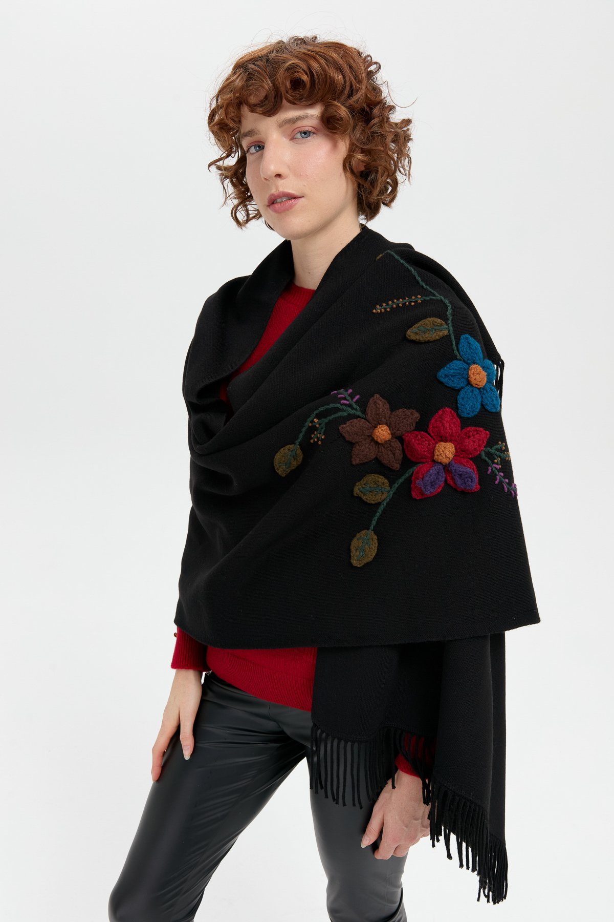 24073Kadın Örgü Çiçek İşlemeli Püsküllü Şal Siyah