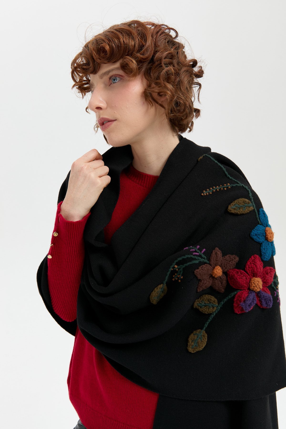 24073Kadın Örgü Çiçek İşlemeli Püsküllü Şal Siyah