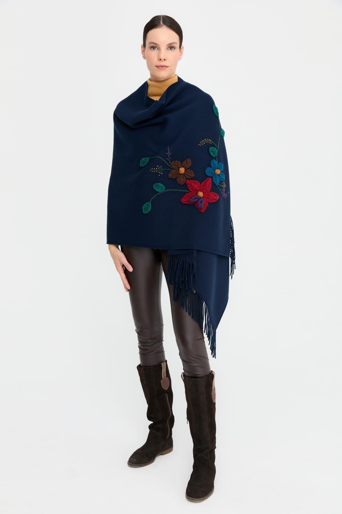 24073Kadın Örgü Çiçek İşlemeli Püsküllü Şal Lacivert