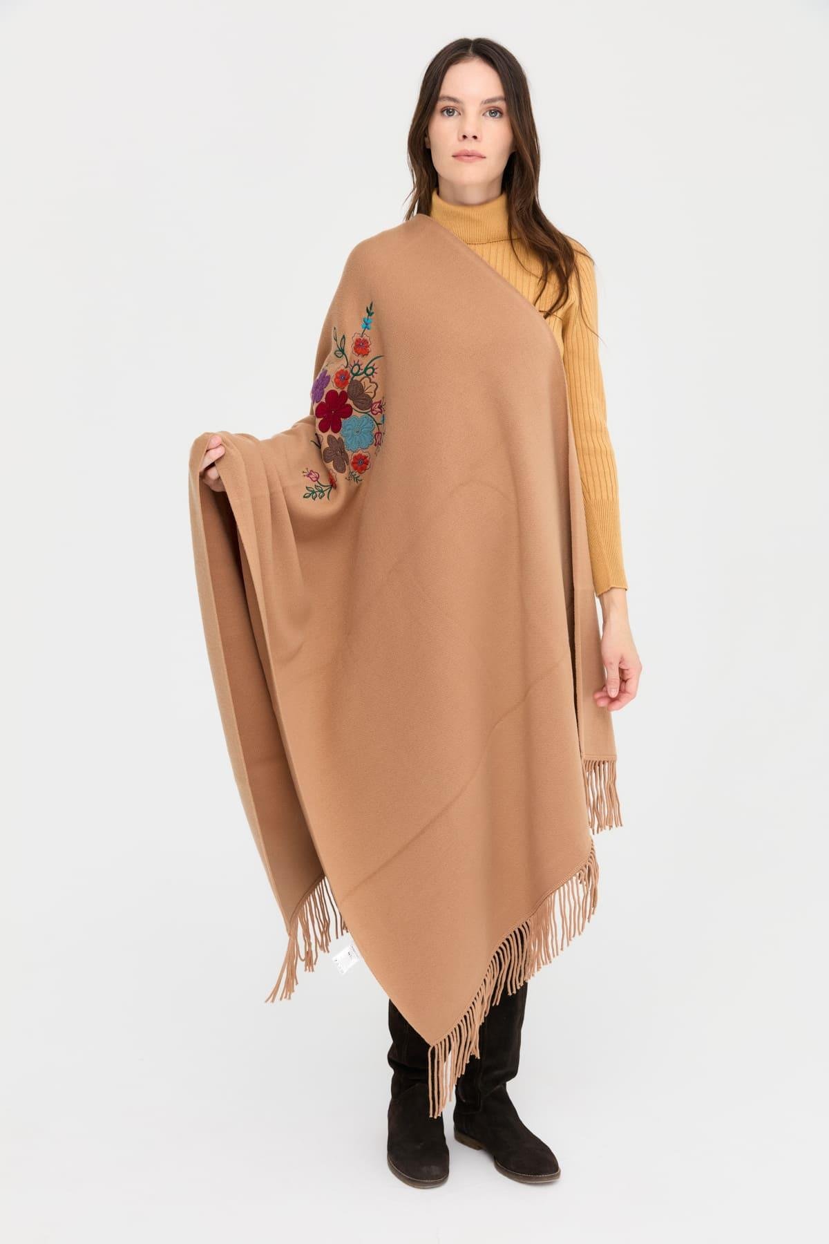 24030Kadın Ortası Çiçek İşlemeli Şal Biscuit