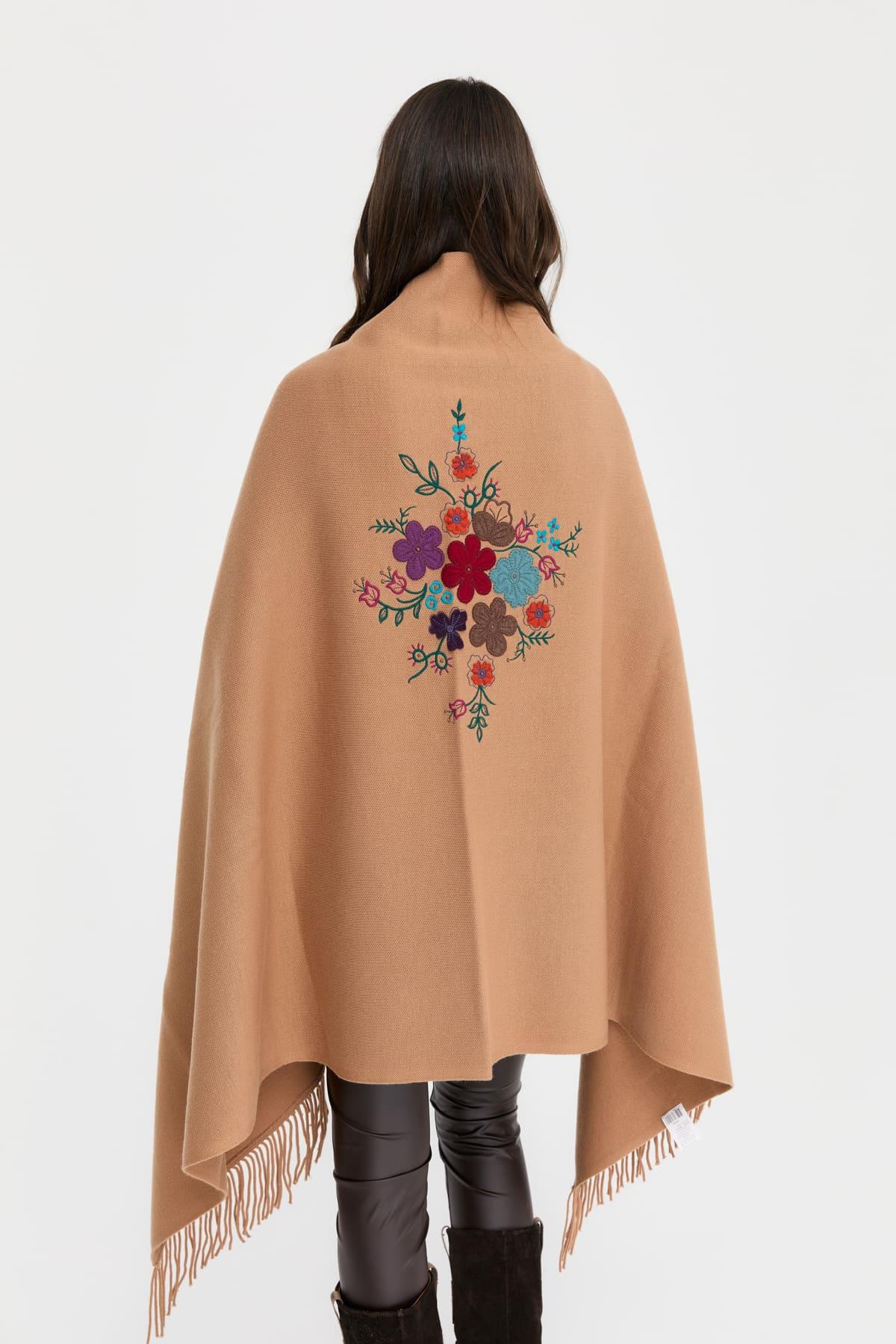 24030Kadın Ortası Çiçek İşlemeli Şal Biscuit