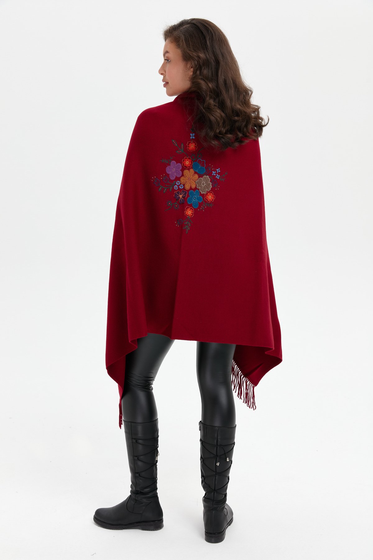 24030Kadın Ortası Çiçek İşlemeli Şal Bordo
