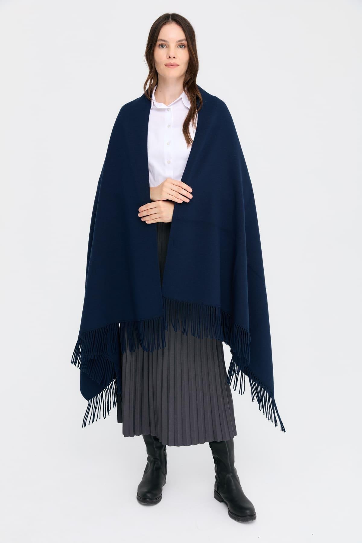 24030Kadın Ortası Çiçek İşlemeli Şal Lacivert