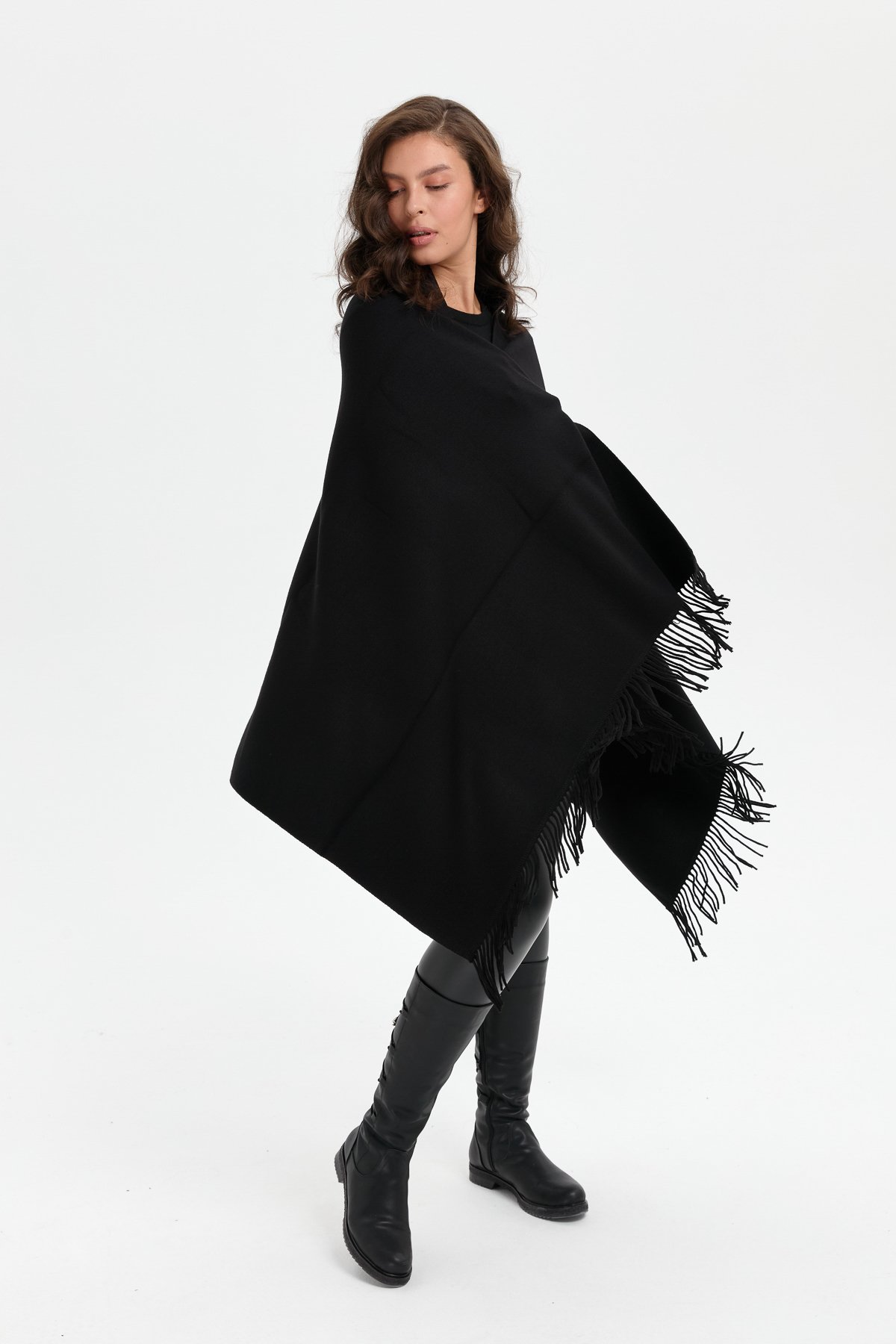 24030Kadın Ortası Çiçek İşlemeli Şal Siyah