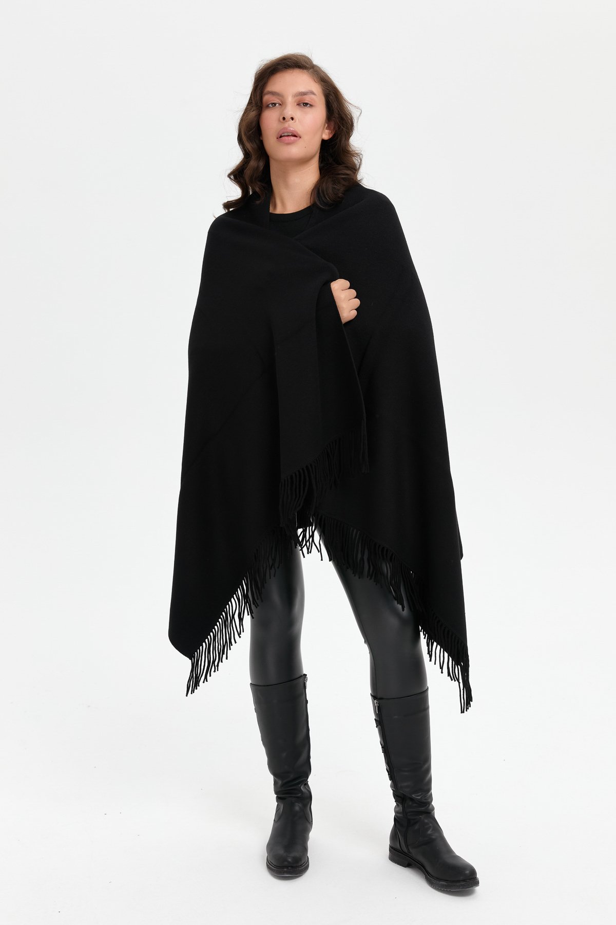 24030Kadın Ortası Çiçek İşlemeli Şal Siyah