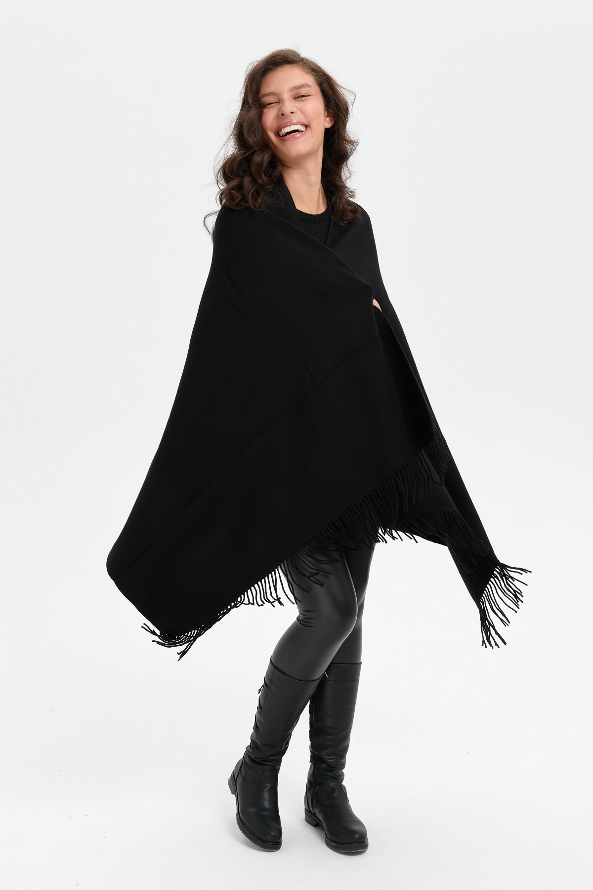 24030Kadın Ortası Çiçek İşlemeli Şal Siyah