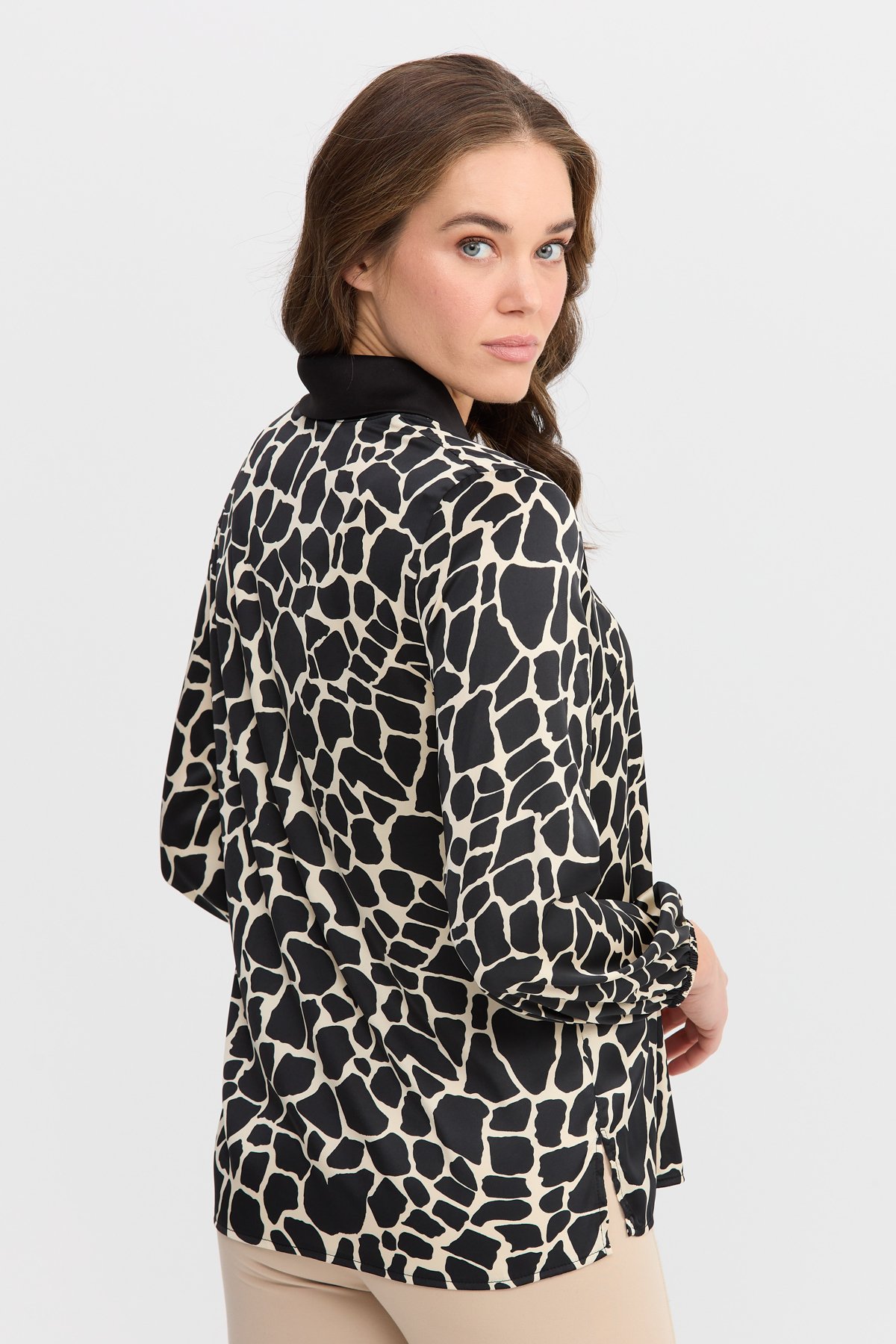 22809Kadın Örümcek Ağı Desenli Kravatlı Gömlek Siyah