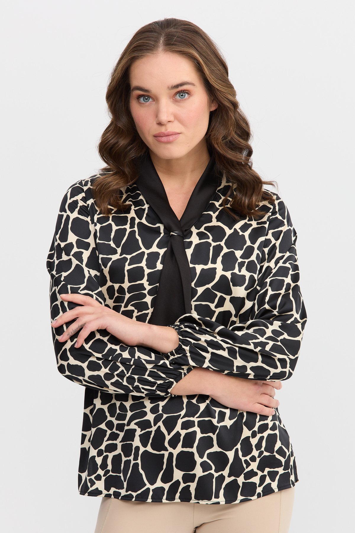 22809Kadın Örümcek Ağı Desenli Kravatlı Gömlek Siyah