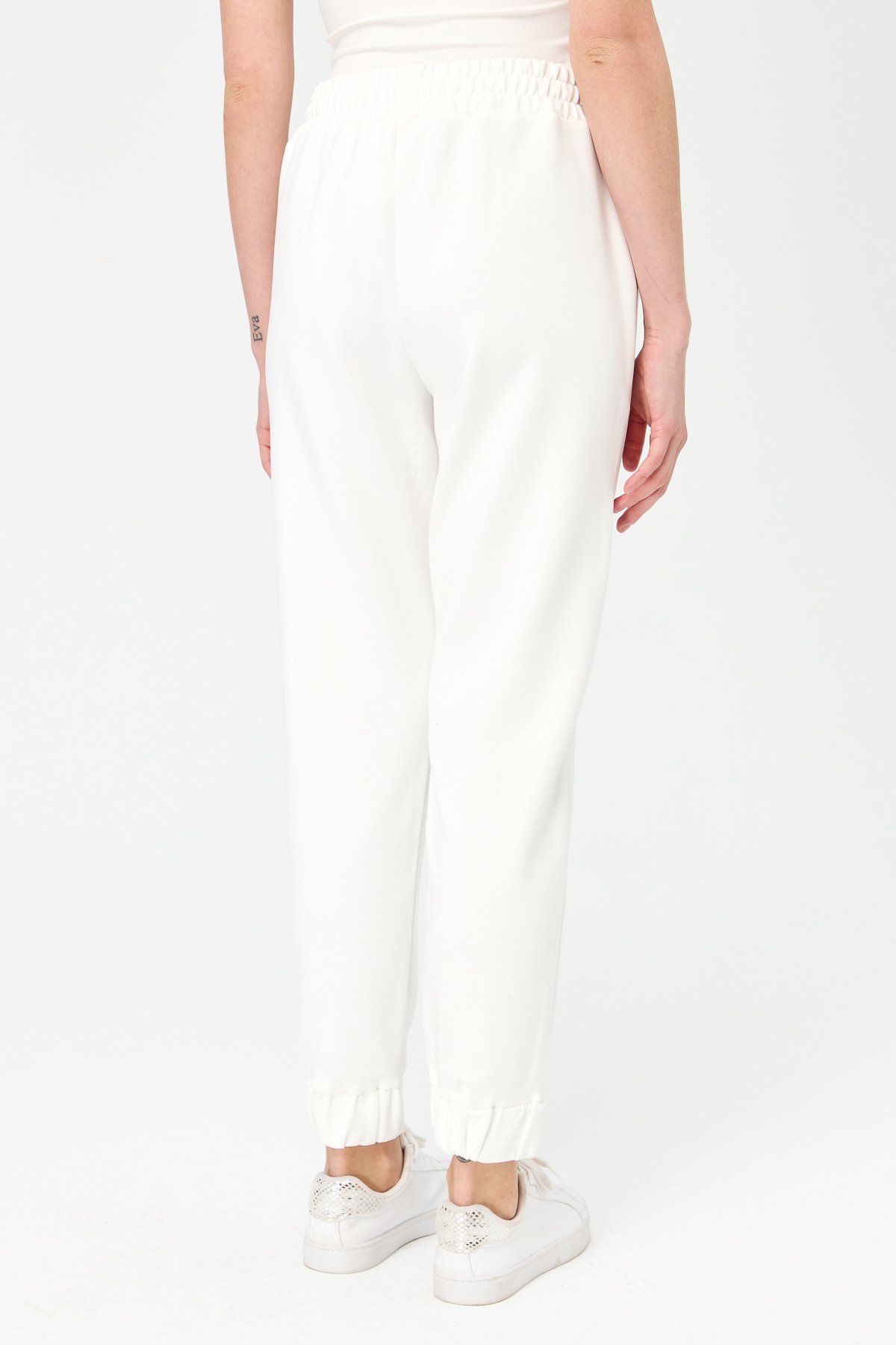 KMK23007Kadın Paça Arkası Lastikli Cepli Eşofman Pantolon Beyaz