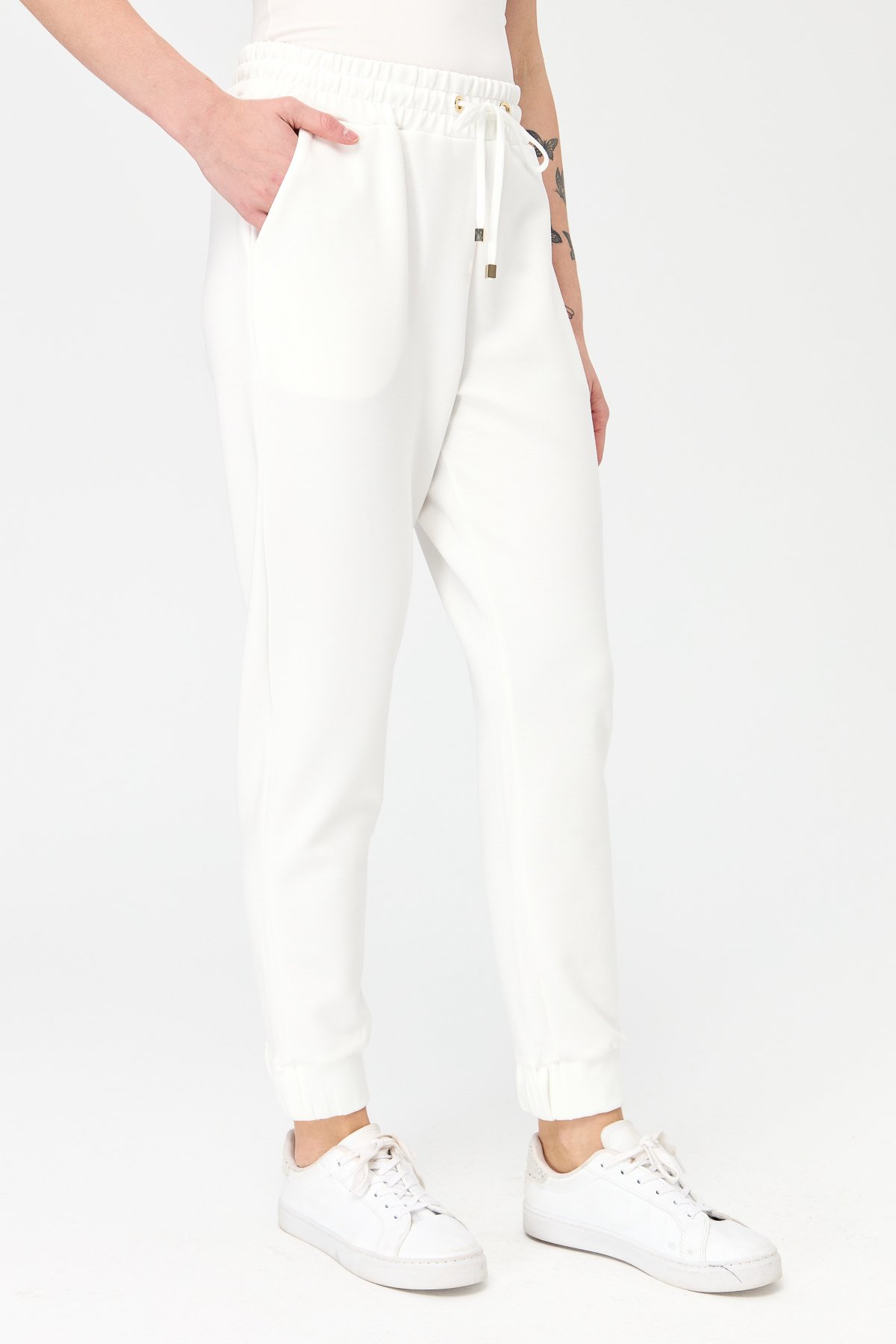 KMK23007Kadın Paça Arkası Lastikli Cepli Eşofman Pantolon Beyaz