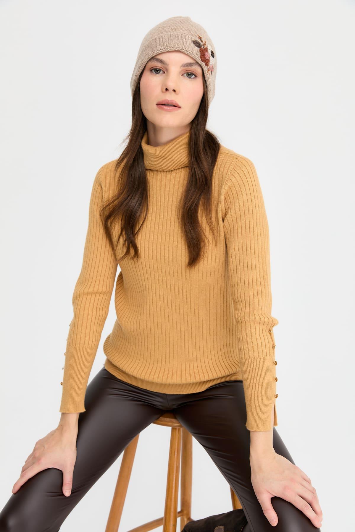 24026Kadın Papatya Çiçek İşlemeli Yün Bere K.Bej