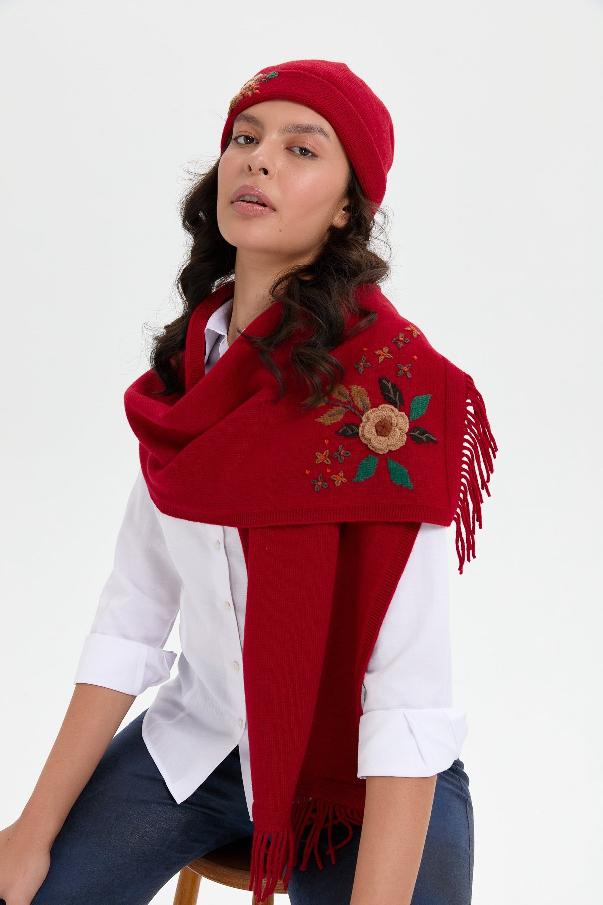 24026Kadın Papatya Çiçek İşlemeli Yün Bere K.Kırmızı