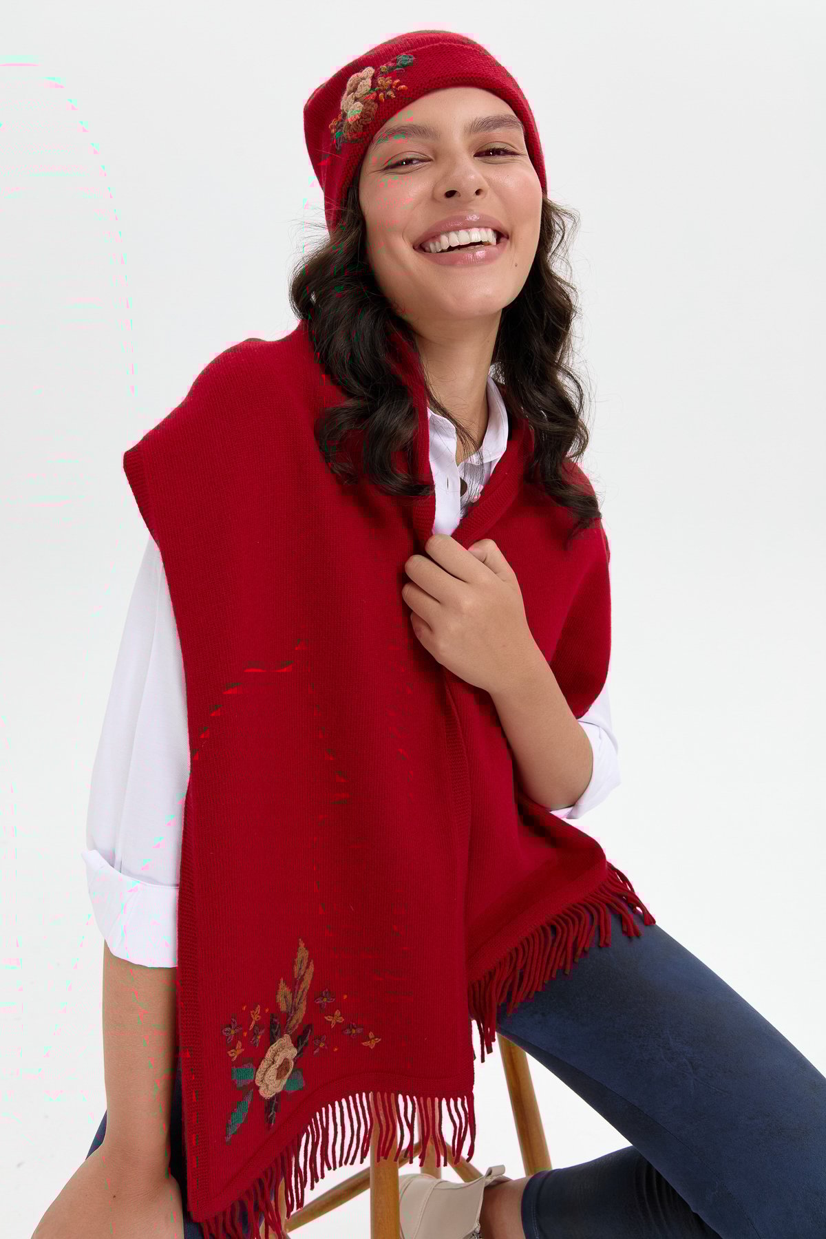 24026Kadın Papatya Çiçek İşlemeli Yün Bere K.Kırmızı