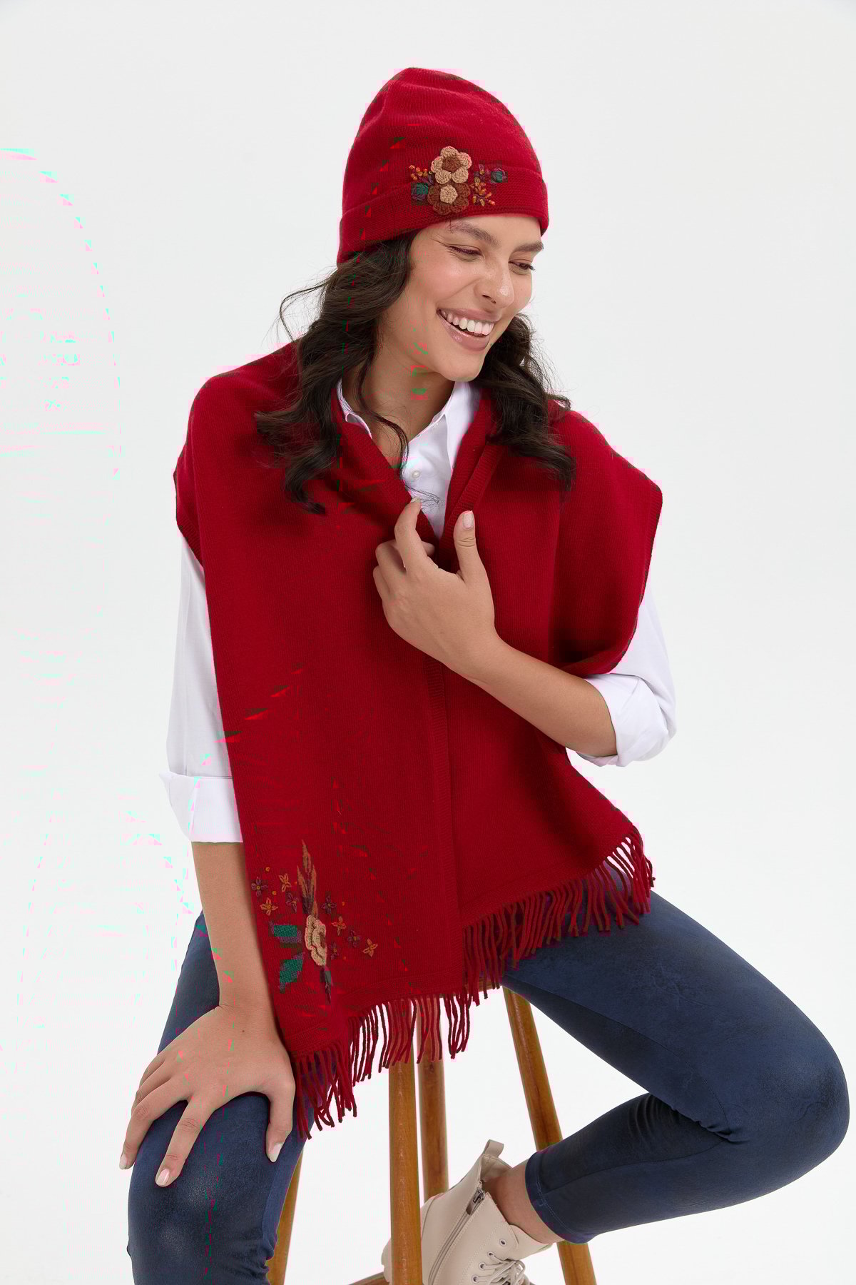 24026Kadın Papatya Çiçek İşlemeli Yün Bere K.Kırmızı