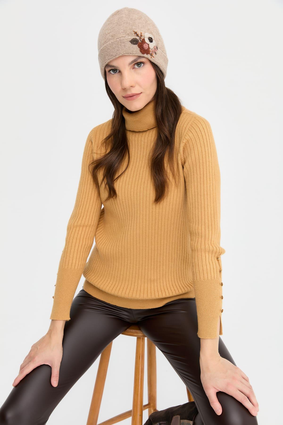 24026Kadın Papatya Çiçek İşlemeli Yün Bere K.Bej