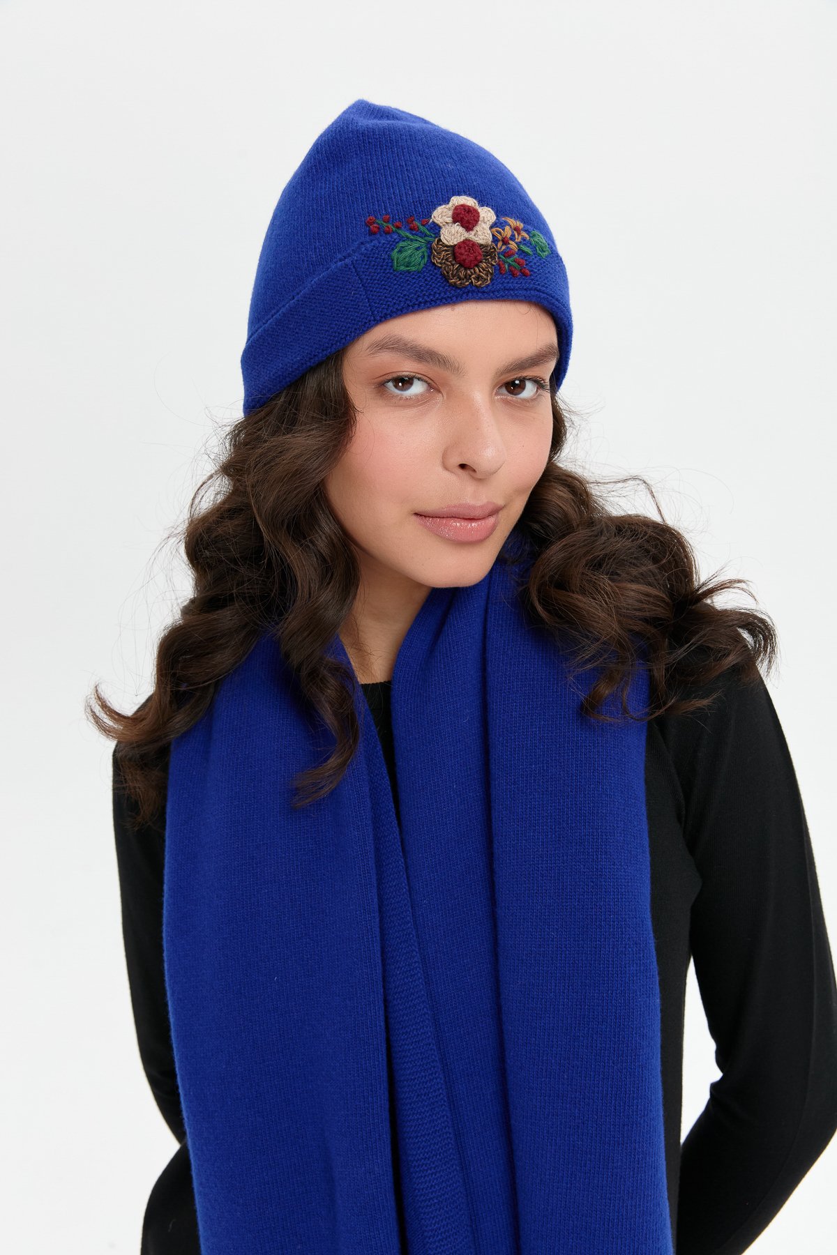 24026Kadın Papatya Çiçek İşlemeli Yün Bere K.S.Mavi