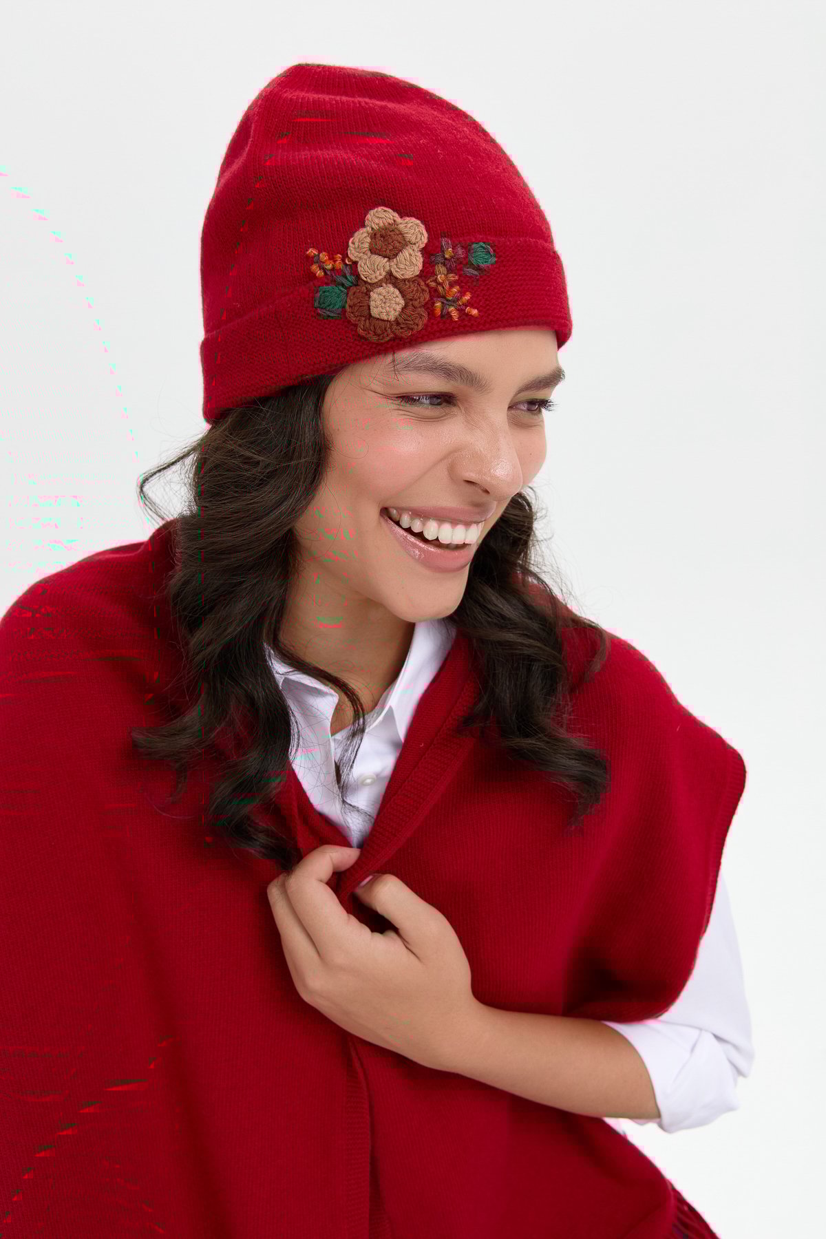 24026Kadın Papatya Çiçek İşlemeli Yün Bere K.Kırmızı