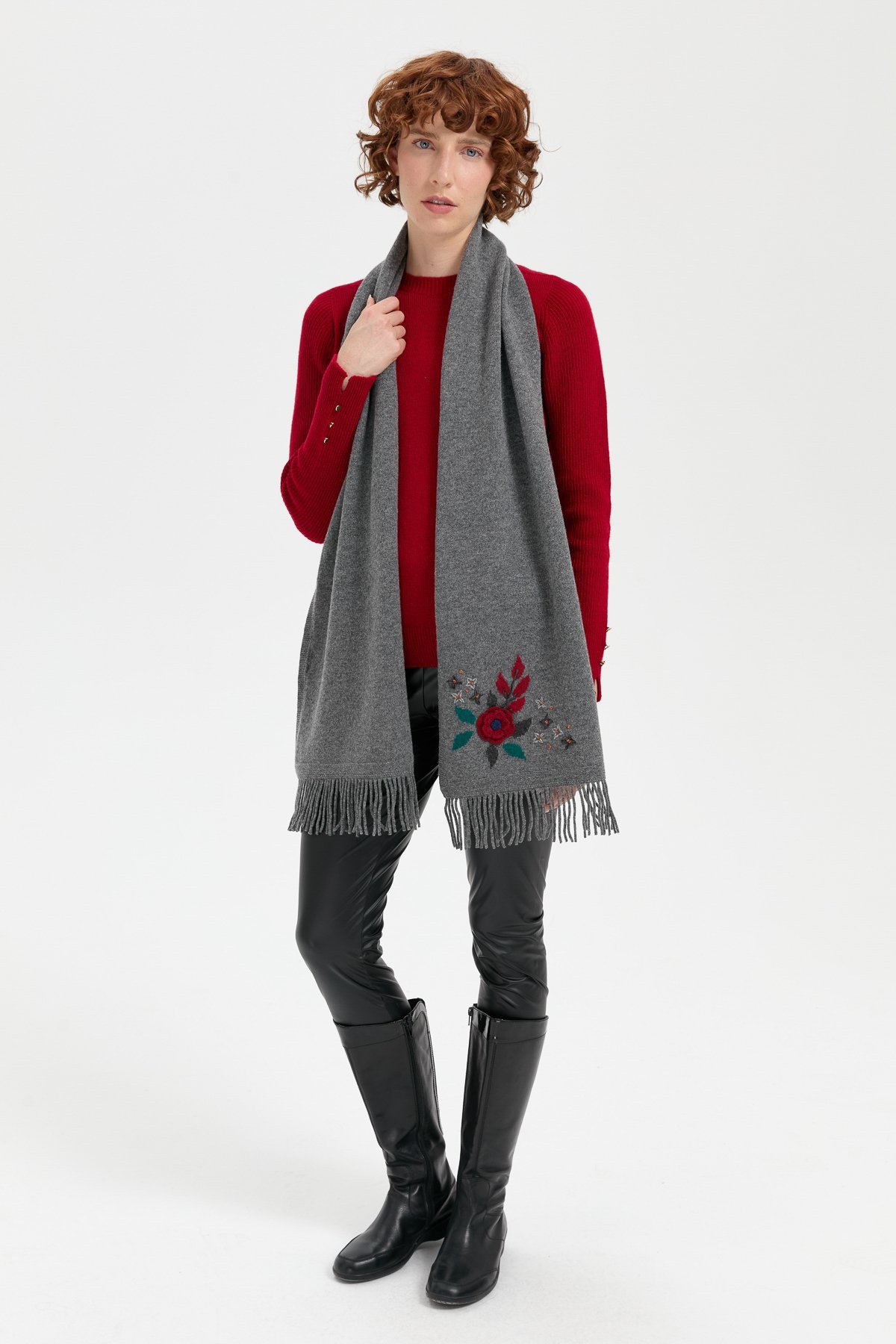 24027Kadın Papatya İşlemeli Püsküllü Yün Kaşkol Füme