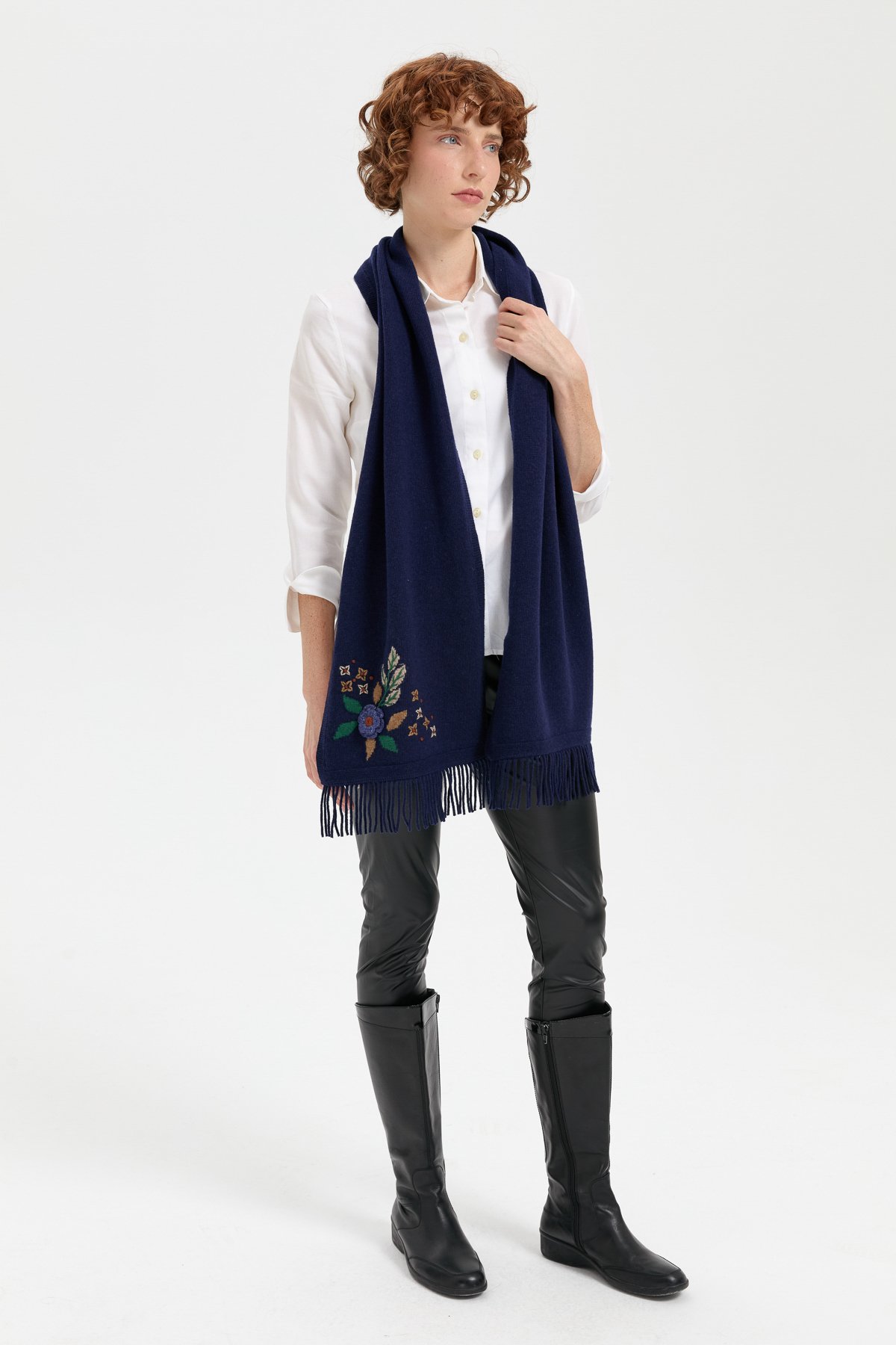 24027Kadın Papatya İşlemeli Püsküllü Yün Kaşkol Y.A Lacivert