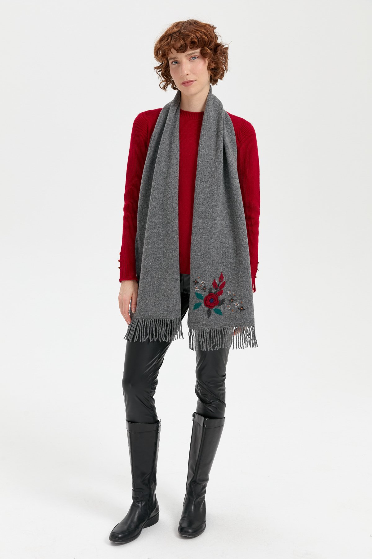 24027Kadın Papatya İşlemeli Püsküllü Yün Kaşkol Füme