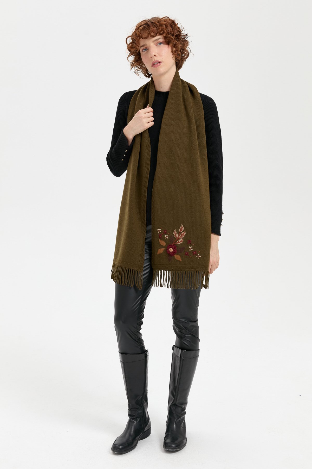 24027Kadın Papatya İşlemeli Püsküllü Yün Kaşkol A.Yeşil