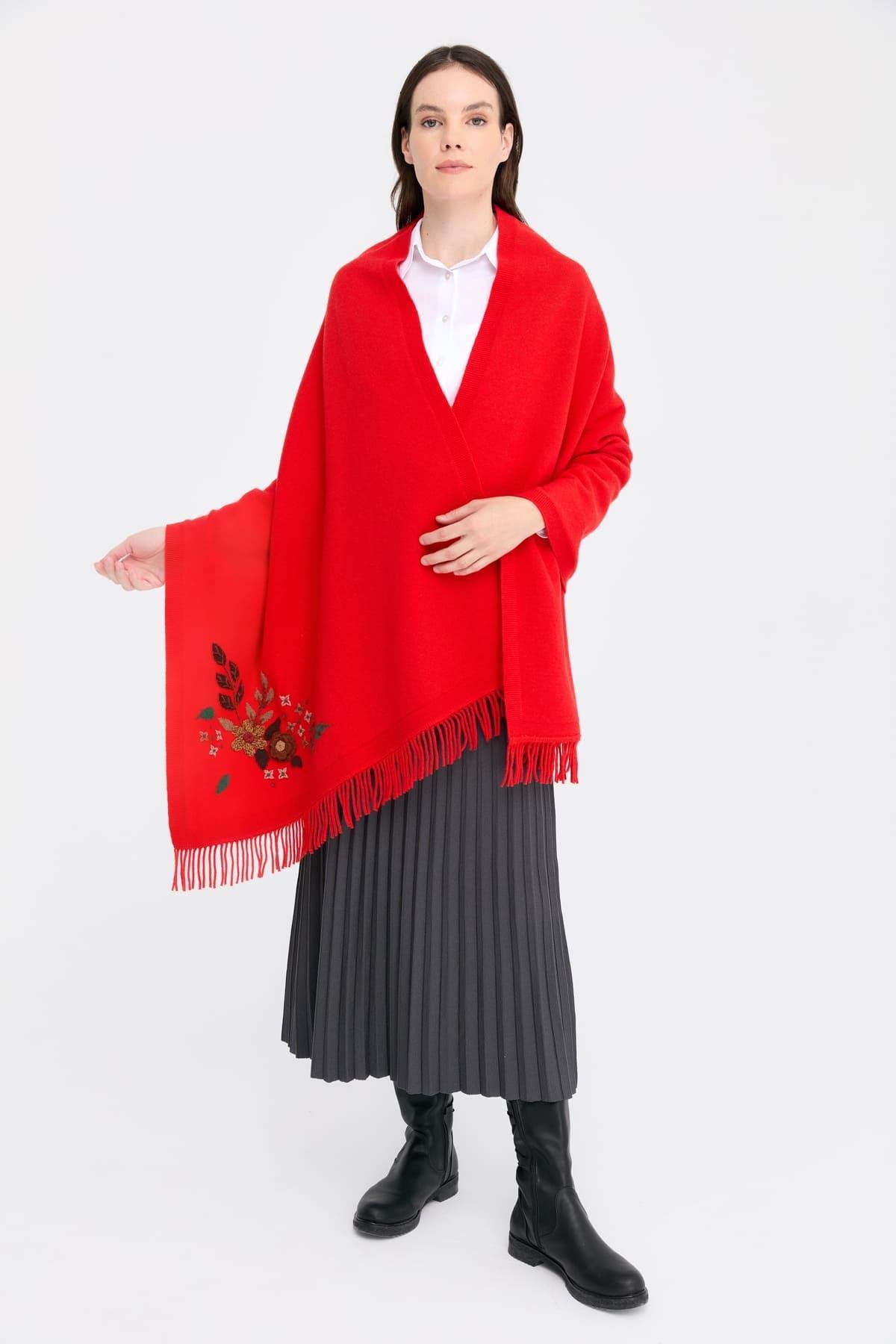 24028Kadın Papatya İşlemeli Püsküllü Yün Şal Mercan