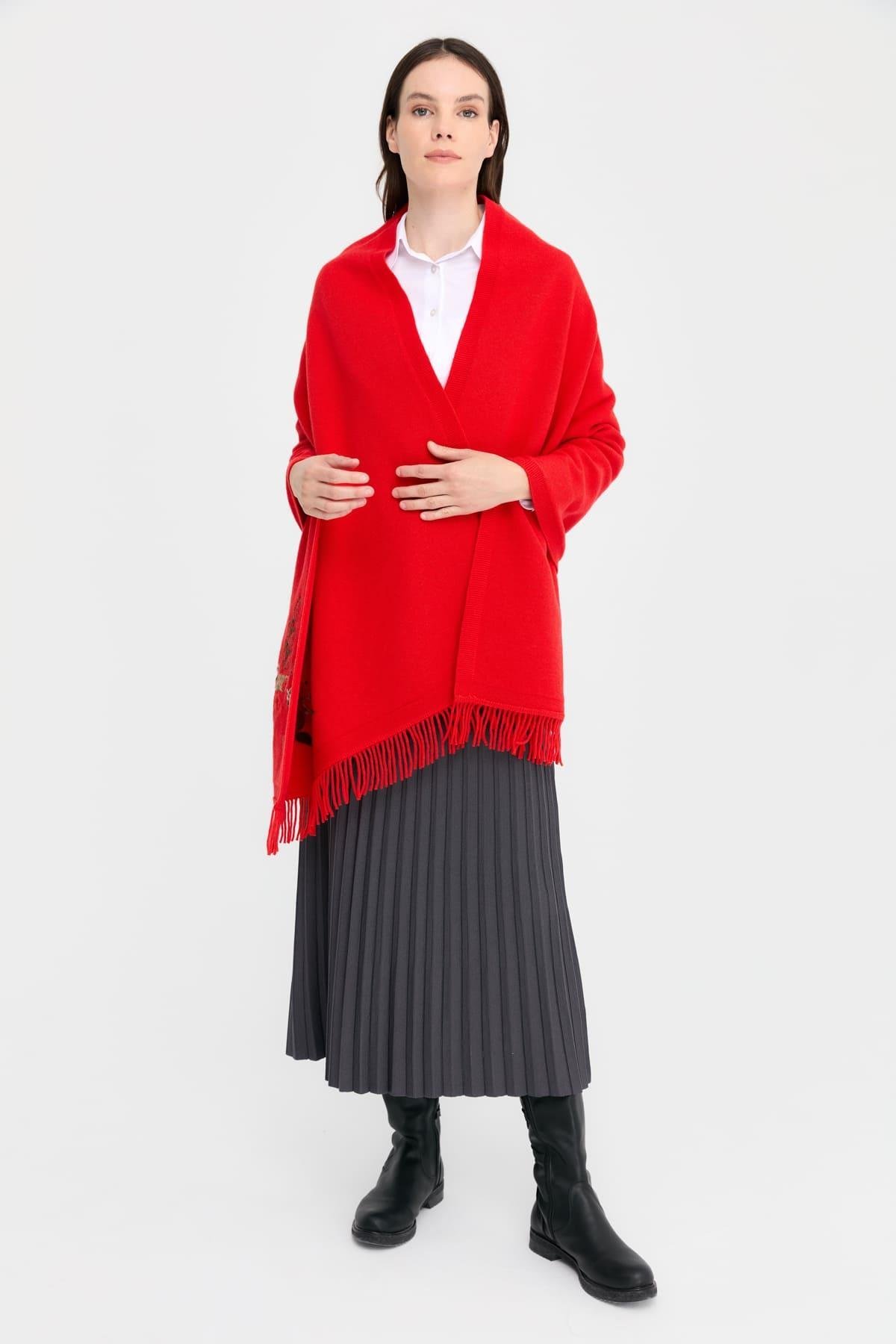 24028Kadın Papatya İşlemeli Püsküllü Yün Şal Mercan