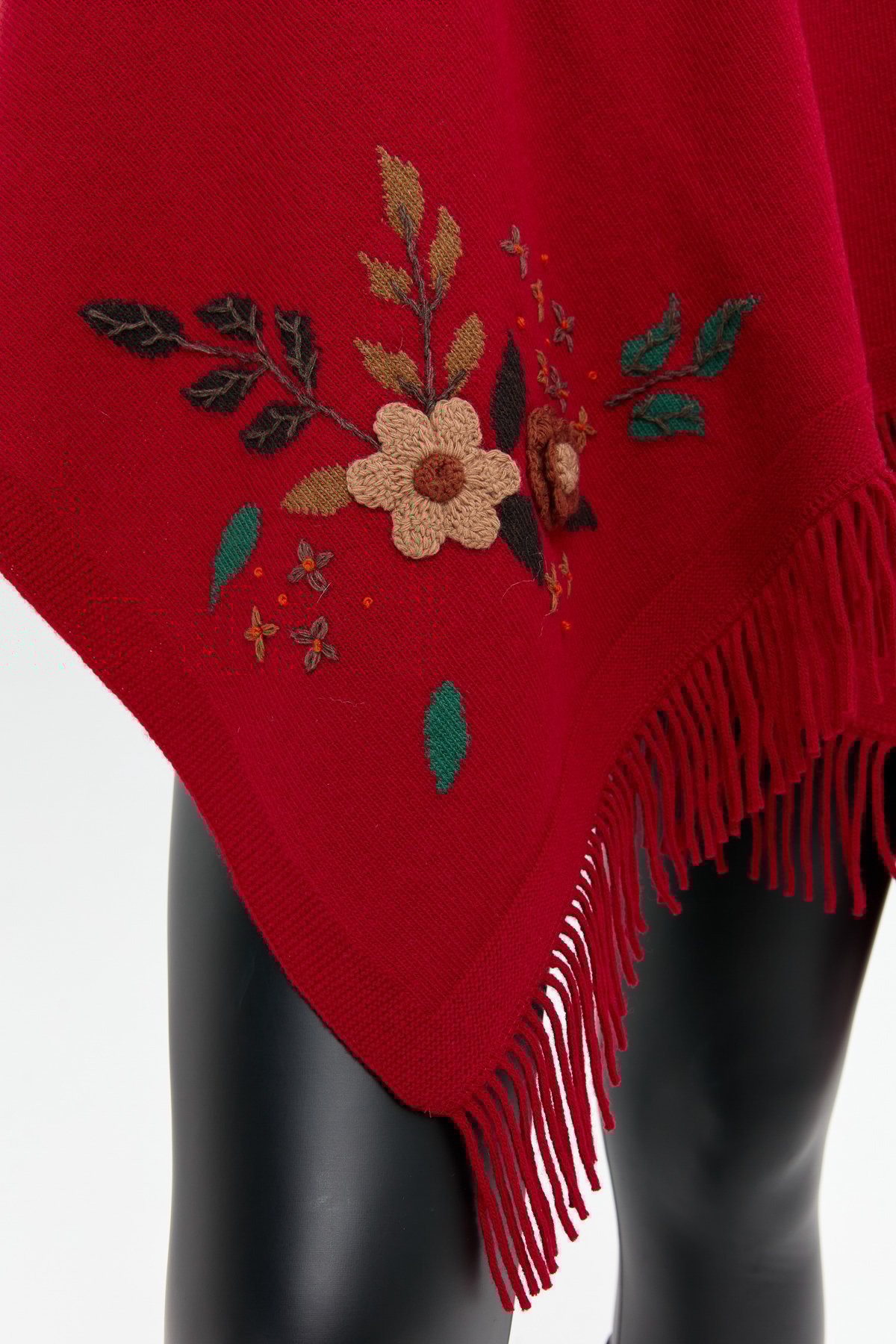 24028Kadın Papatya İşlemeli Püsküllü Yün Şal K.Kırmızı