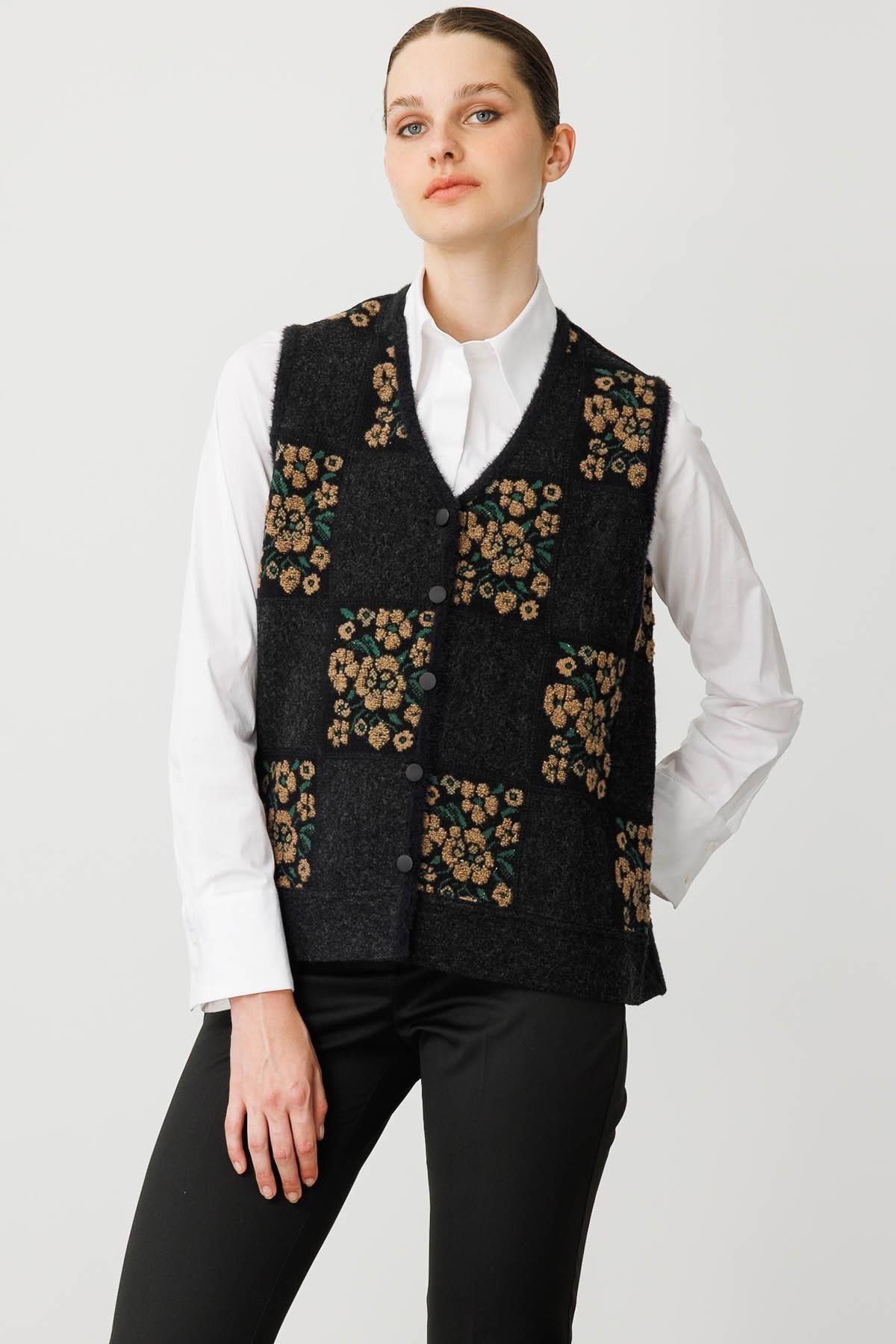 24084Kadın Pıtırcık Çiçekli Patchwork Keçe Yün Yelek Siyah_V.Camel