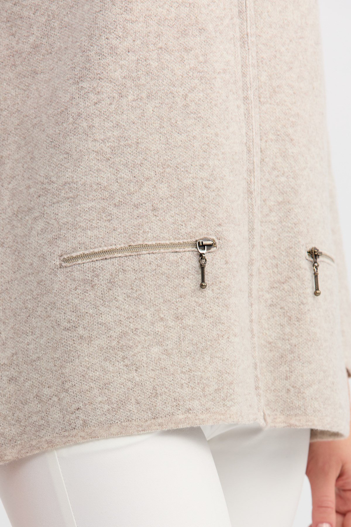 22128Kadın Polo Yaka Cebi Fermuarlı Yün Hırka V.Bej