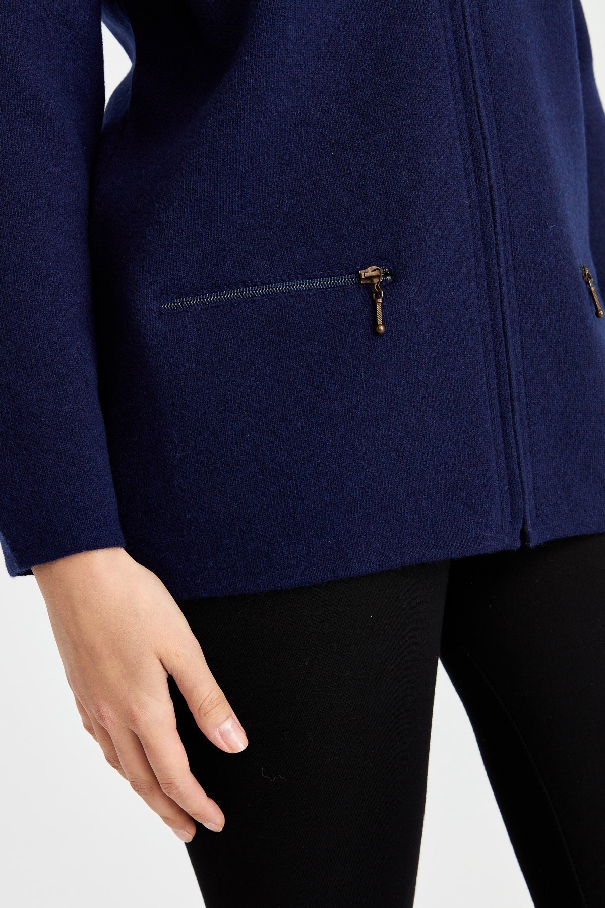 22128Женский шерстяной кардиган с вырезом поло и карманом на молнии