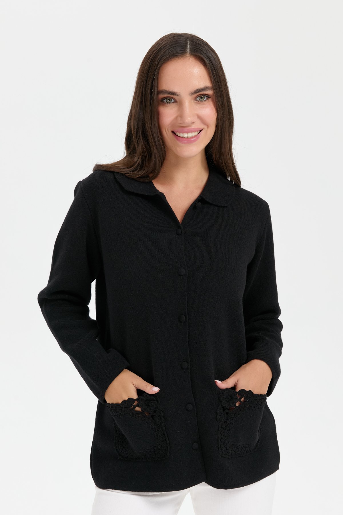 24015Kadın Polo Yaka Cebi Gül İşlemeli Kısa Yün Hırka Siyah